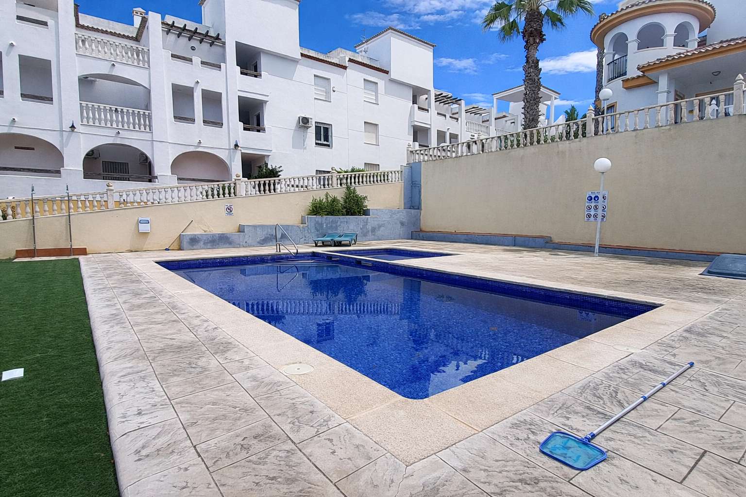 For sale - 2 Bedroom 1 Bathroom Apartment in Villamartin - Costa Blanca  - Alicante