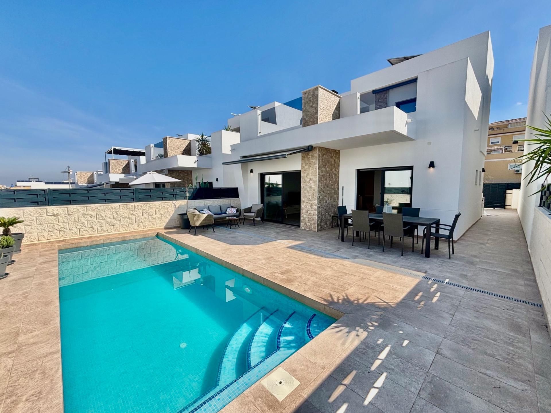 For sale - 3 Bedroom 2 Bathroom Villa in Benijofar - Pueblo 4  - Alicante