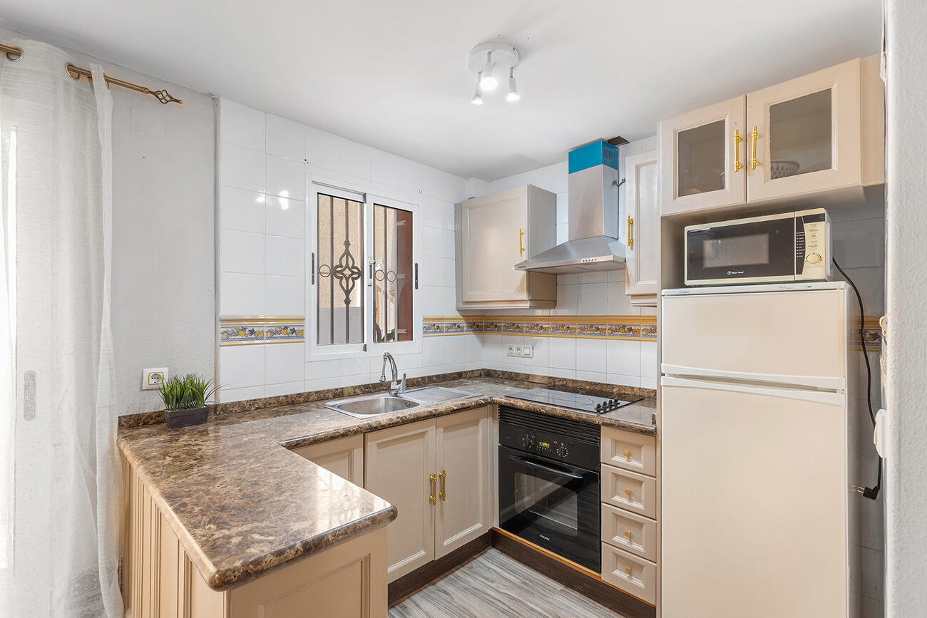For sale - 2 Bedroom 2 Bathroom Semi Detached in Villamartin  - Villamartin  - Alicante