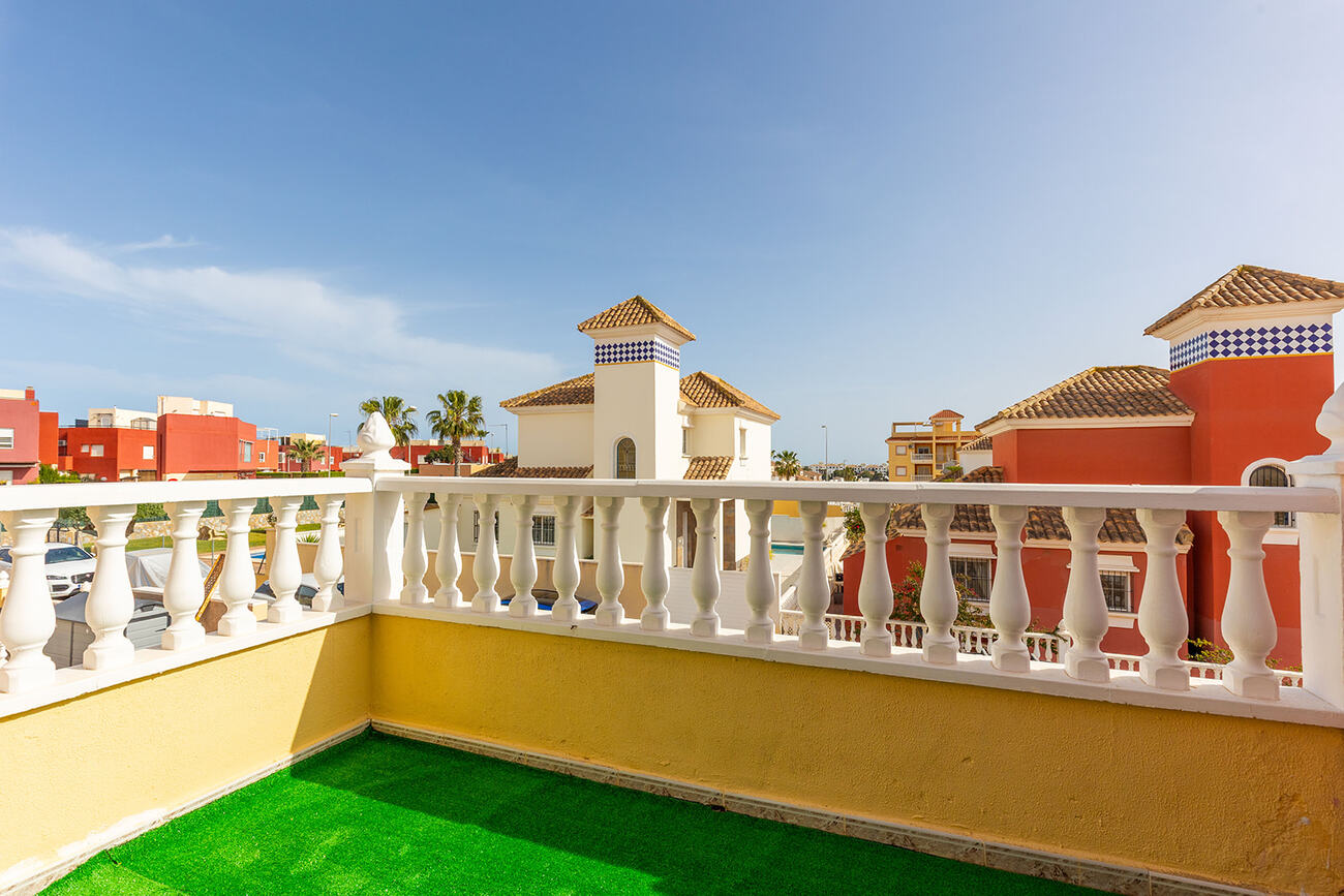 For sale - 2 Bedroom 2 Bathroom Semi Detached in Villamartin  - Villamartin  - Alicante