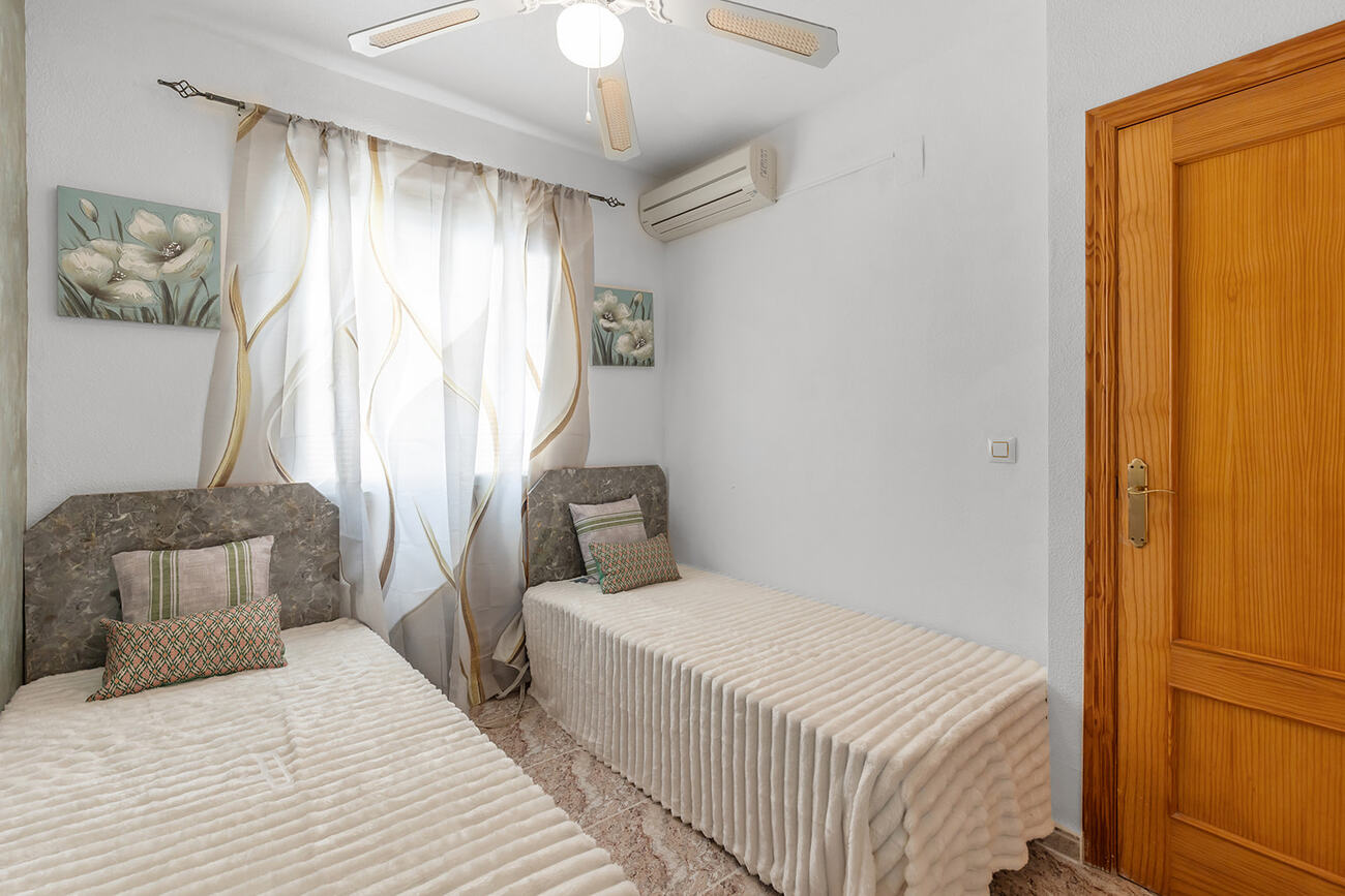 For sale - 2 Bedroom 2 Bathroom Semi Detached in Villamartin  - Villamartin  - Alicante