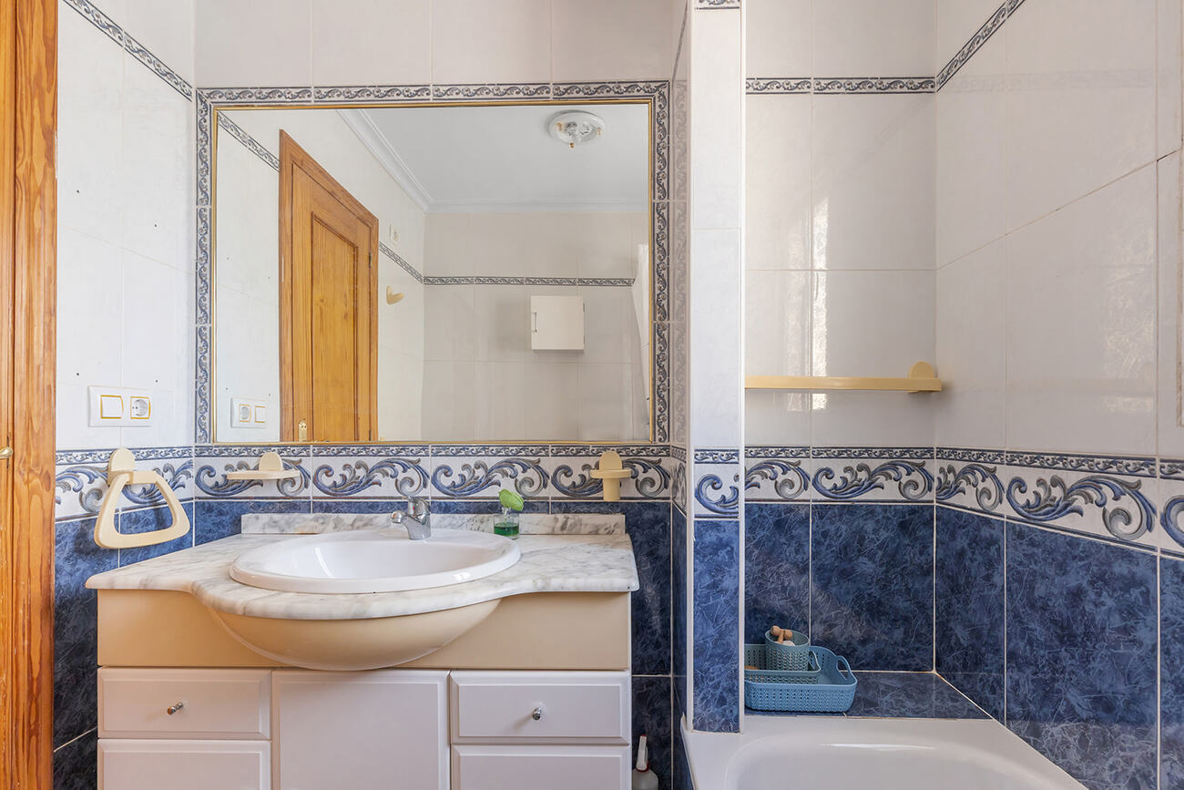 For sale - 2 Bedroom 2 Bathroom Semi Detached in Villamartin  - Villamartin  - Alicante