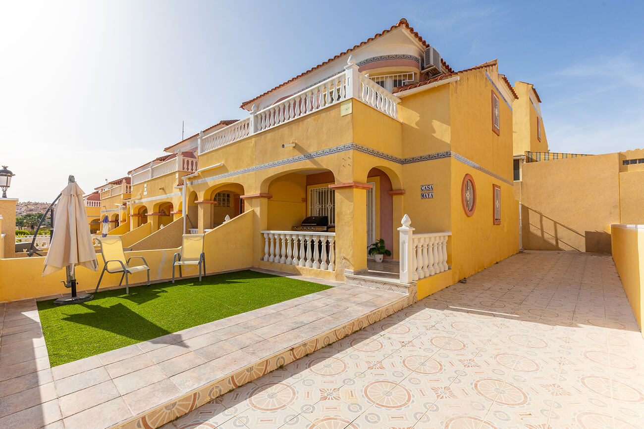 For sale - 2 Bedroom 2 Bathroom Semi Detached in Villamartin  - Villamartin  - Alicante