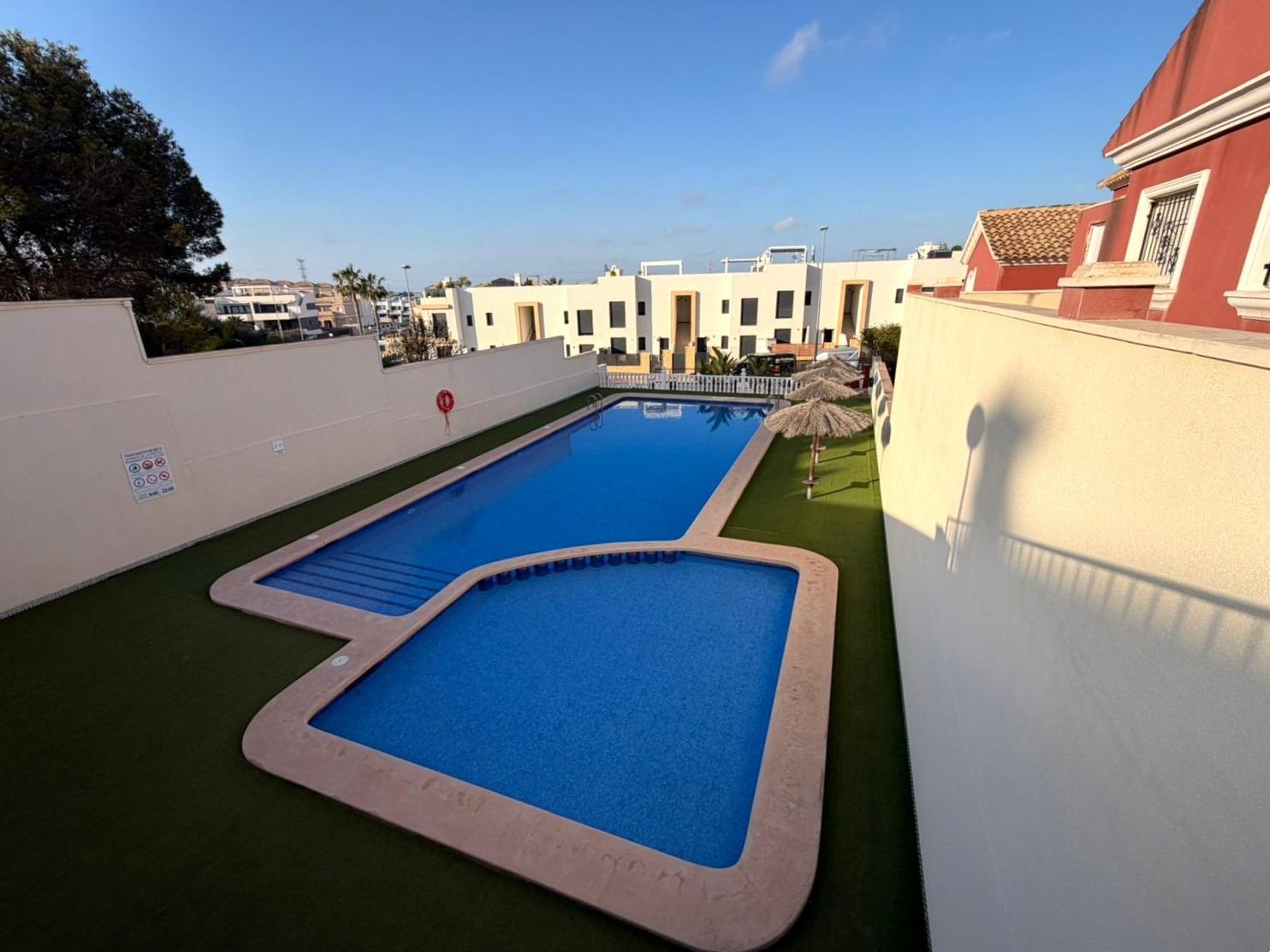 For sale - 3 Bedroom 2 Bathroom Semi Detached in Orihuela Costa - Villamartin  - Alicante