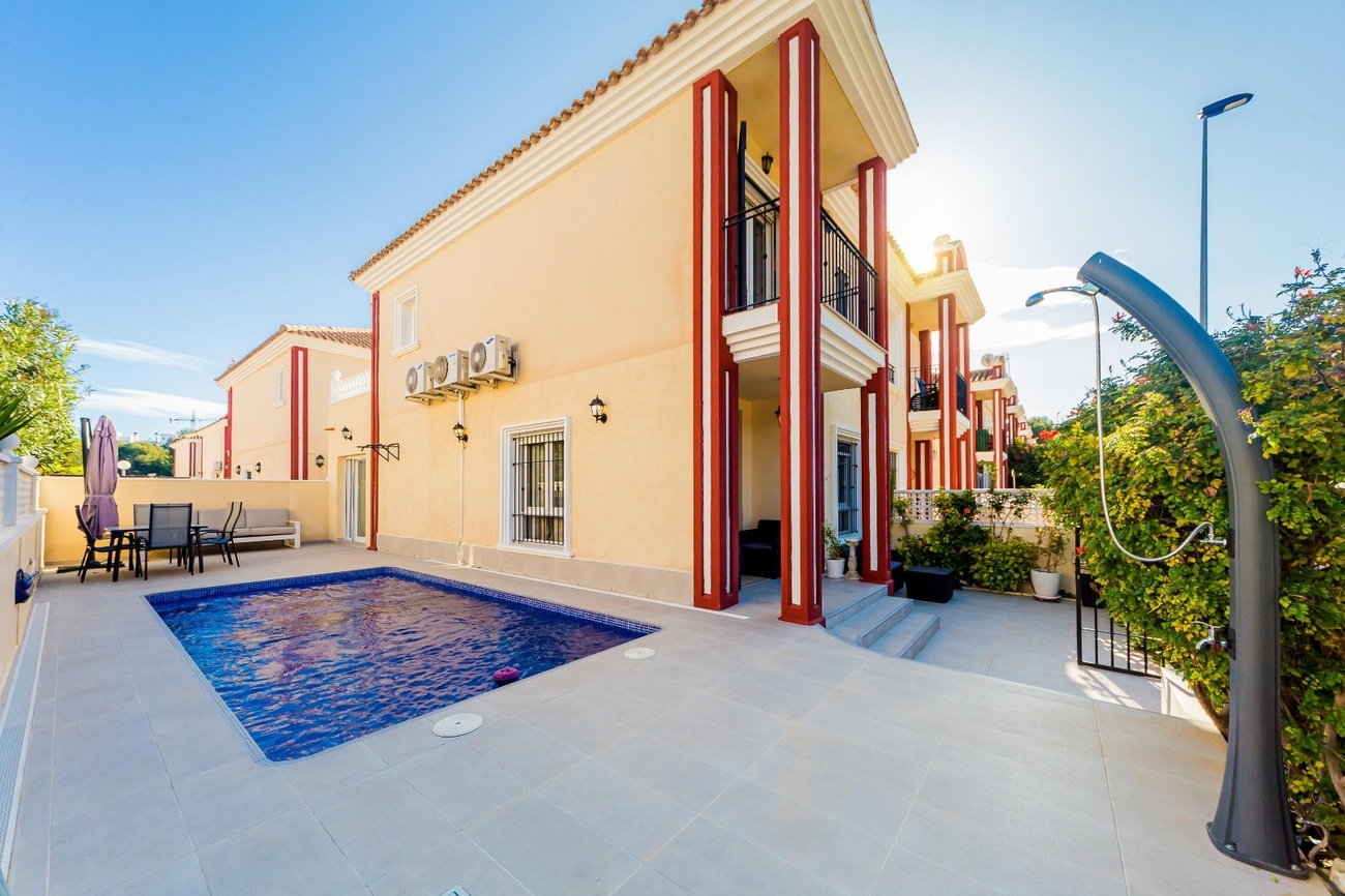 For sale - 4 Bedroom 2 Bathroom Duplex in Dehesa de Campoamor - Costa Blanca  - Alicante