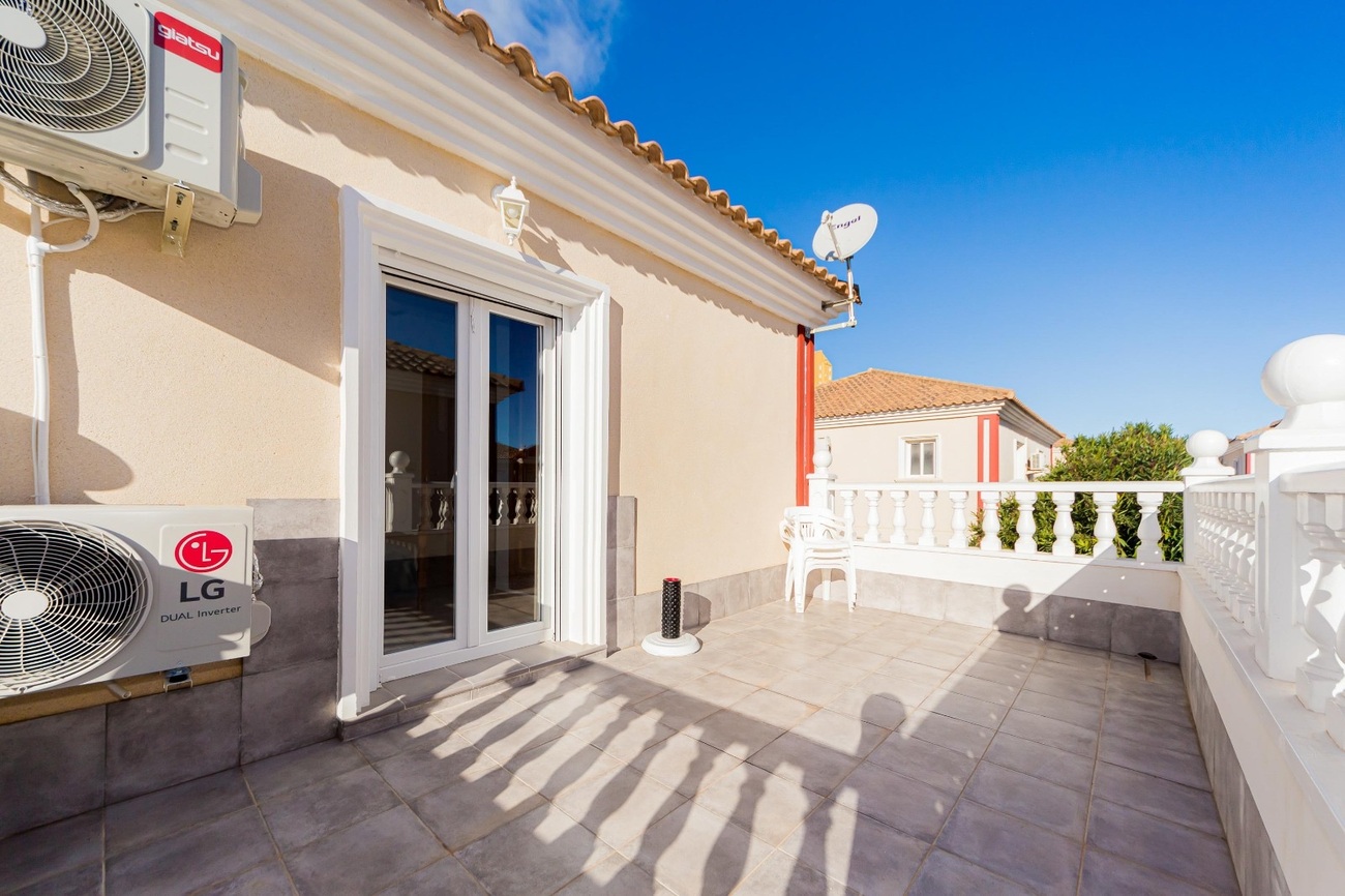 For sale - 4 Bedroom 2 Bathroom Duplex in Dehesa de Campoamor - Costa Blanca  - Alicante
