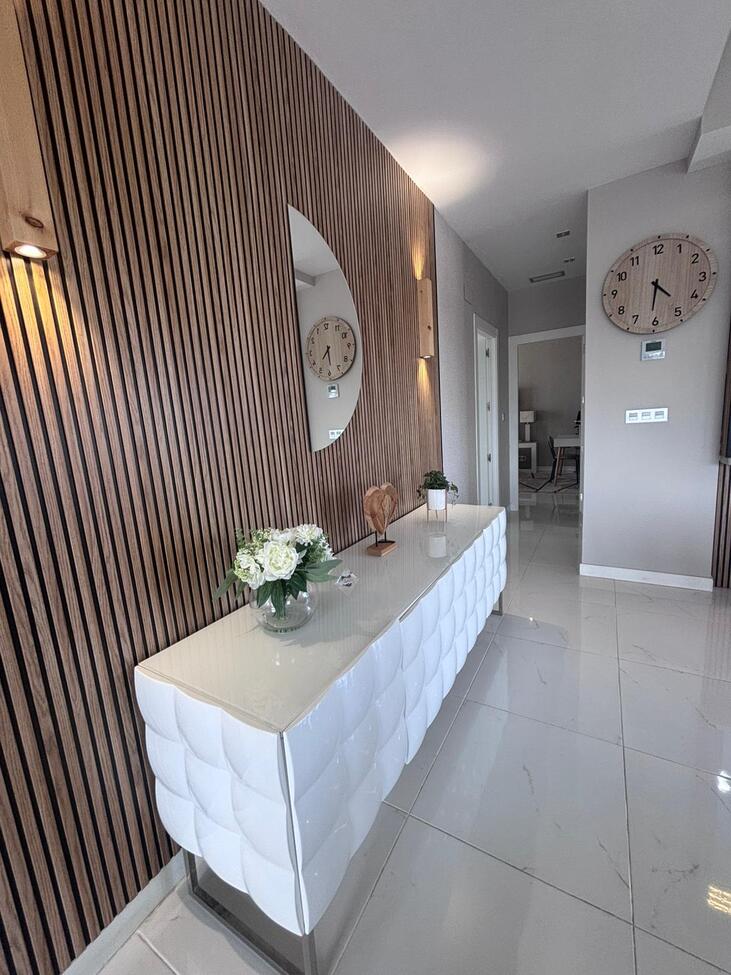 For sale - 5 Bedroom 4 Bathroom Villa in Villamartin - Costa Blanca  - Alicante