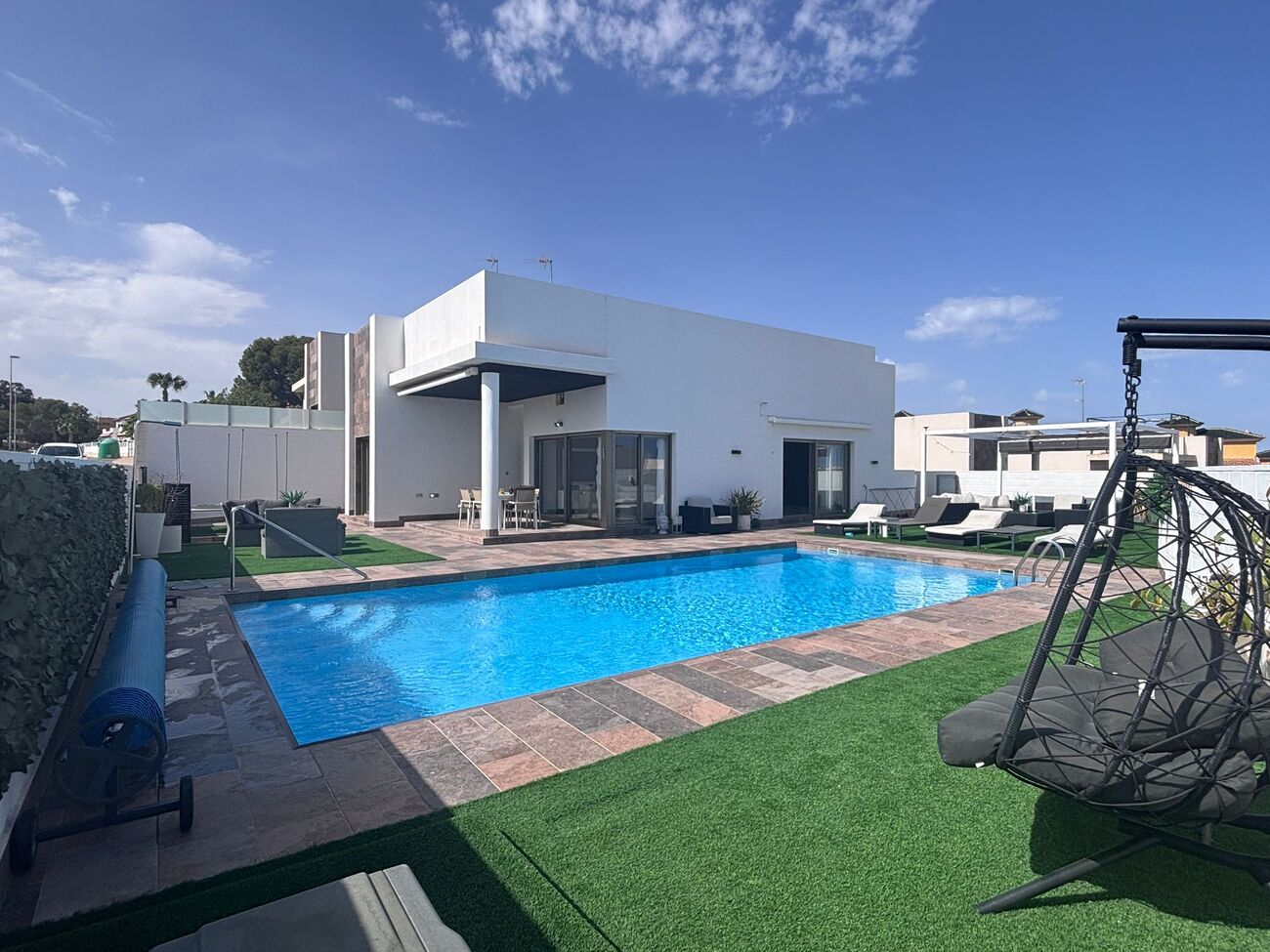 For sale - 5 Bedroom 4 Bathroom Villa in Villamartin - Costa Blanca  - Alicante