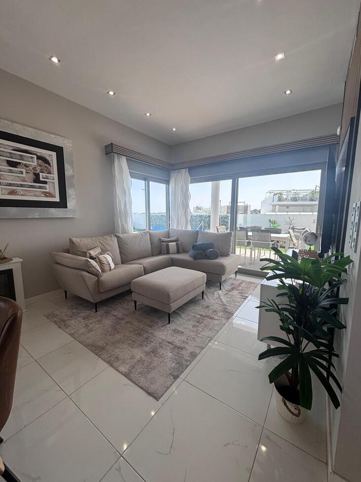 For sale - 5 Bedroom 4 Bathroom Villa in Villamartin - Costa Blanca  - Alicante