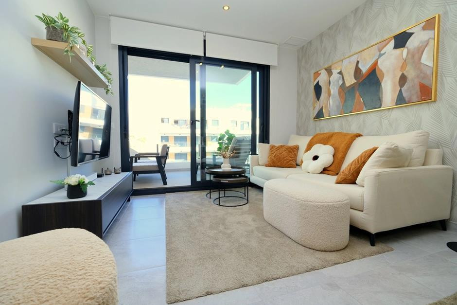 For sale - 2 Bedroom 1 Bathroom Apartment in Villamartin - Costa Blanca  - Alicante