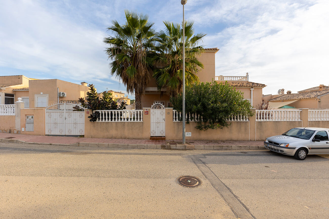 For sale - 4 Bedroom 2 Bathroom Villa in Ciudad Quesada -  - Alicante