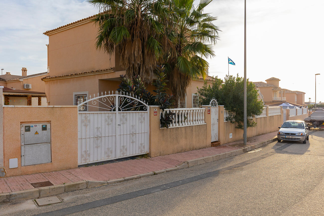 For sale - 4 Bedroom 2 Bathroom Villa in Ciudad Quesada -  - Alicante