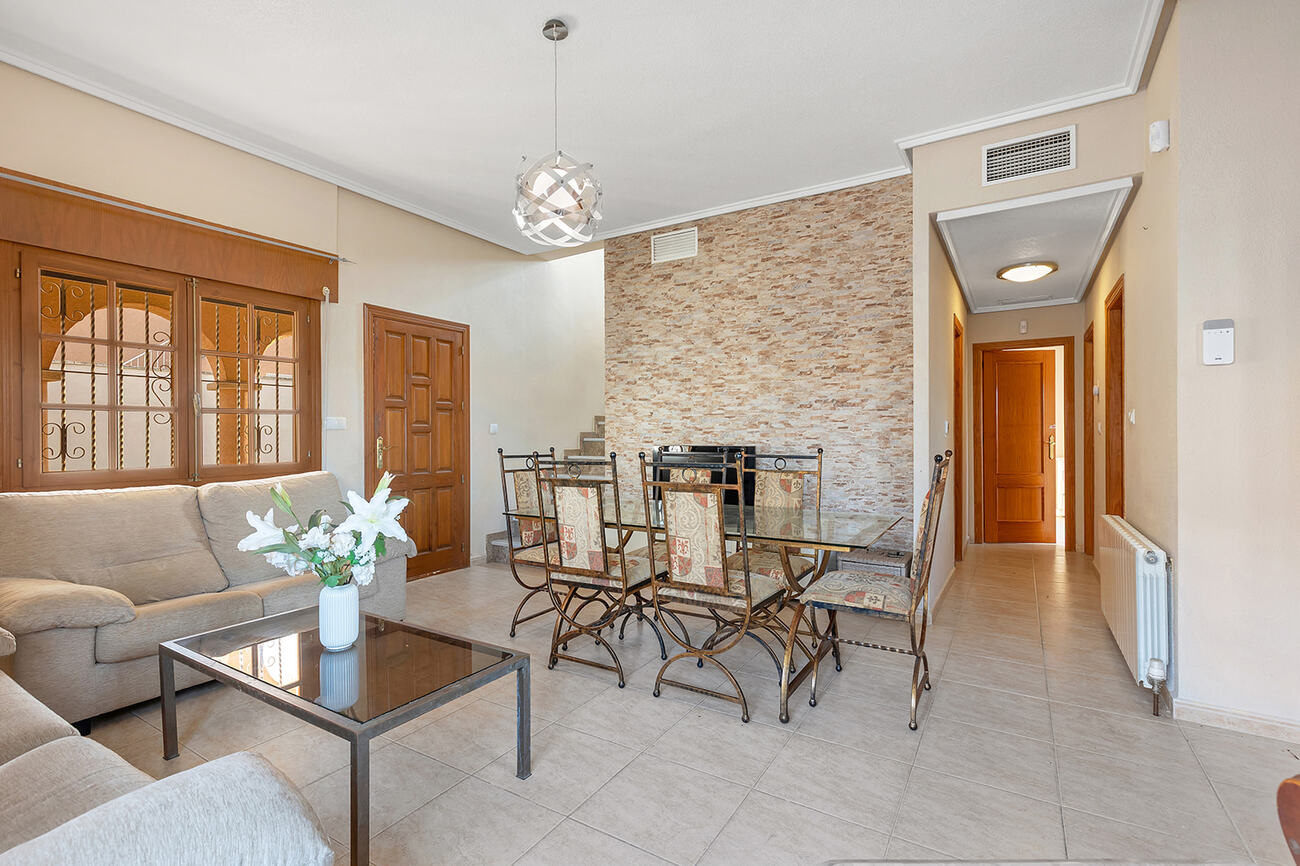 For sale - 4 Bedroom 2 Bathroom Villa in Ciudad Quesada -  - Alicante