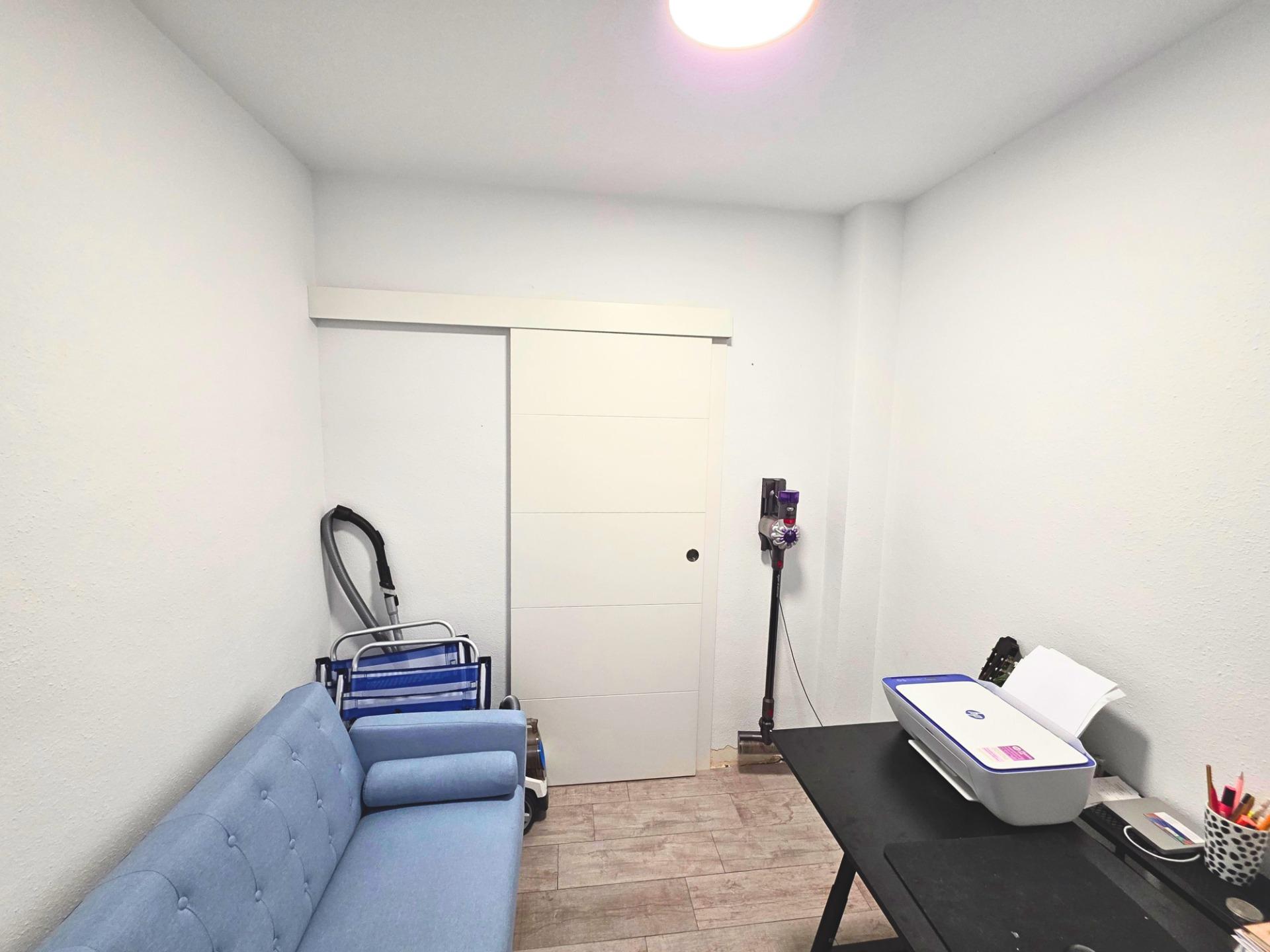For sale - 3 Bedroom 1 Bathroom Apartment in Torrevieja - Playa Del Cura  - Alicante