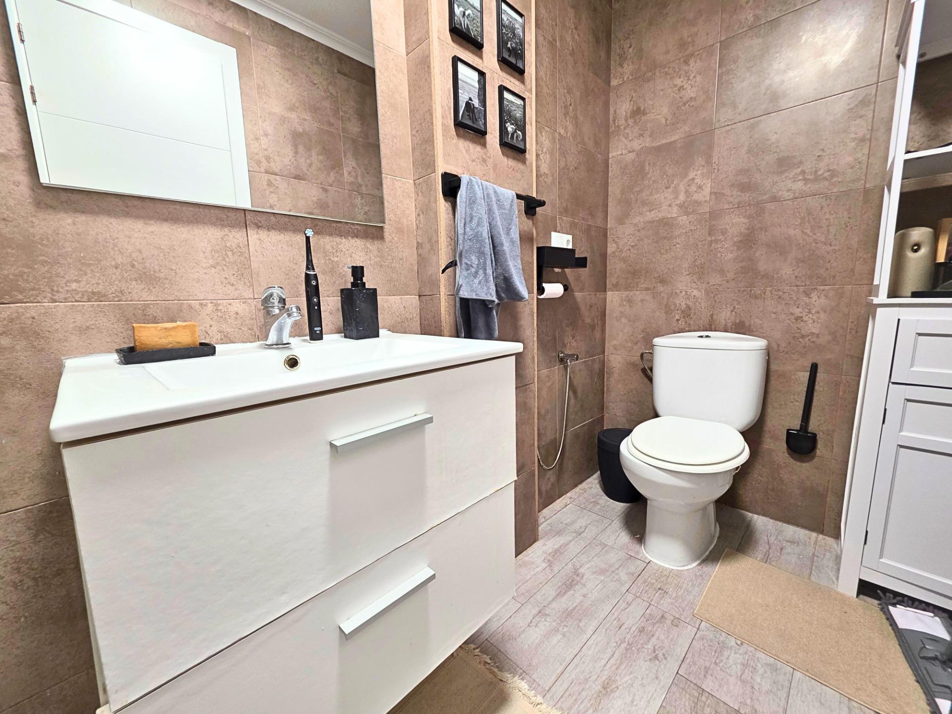 For sale - 3 Bedroom 1 Bathroom Apartment in Torrevieja - Playa Del Cura  - Alicante