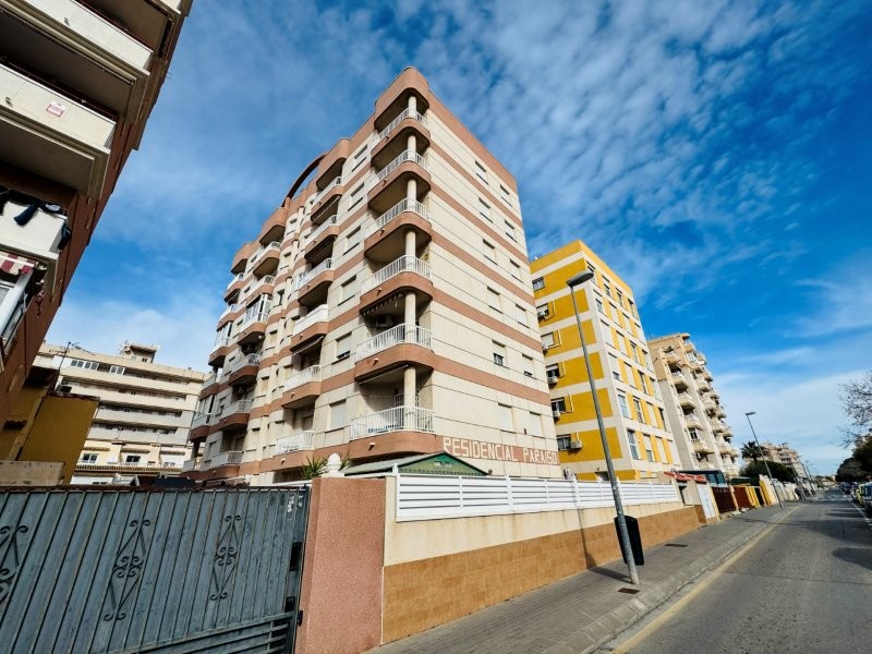 For sale - 2 Bedroom 1 Bathroom Apartment in Torrevieja - Costa Blanca  - Alicante