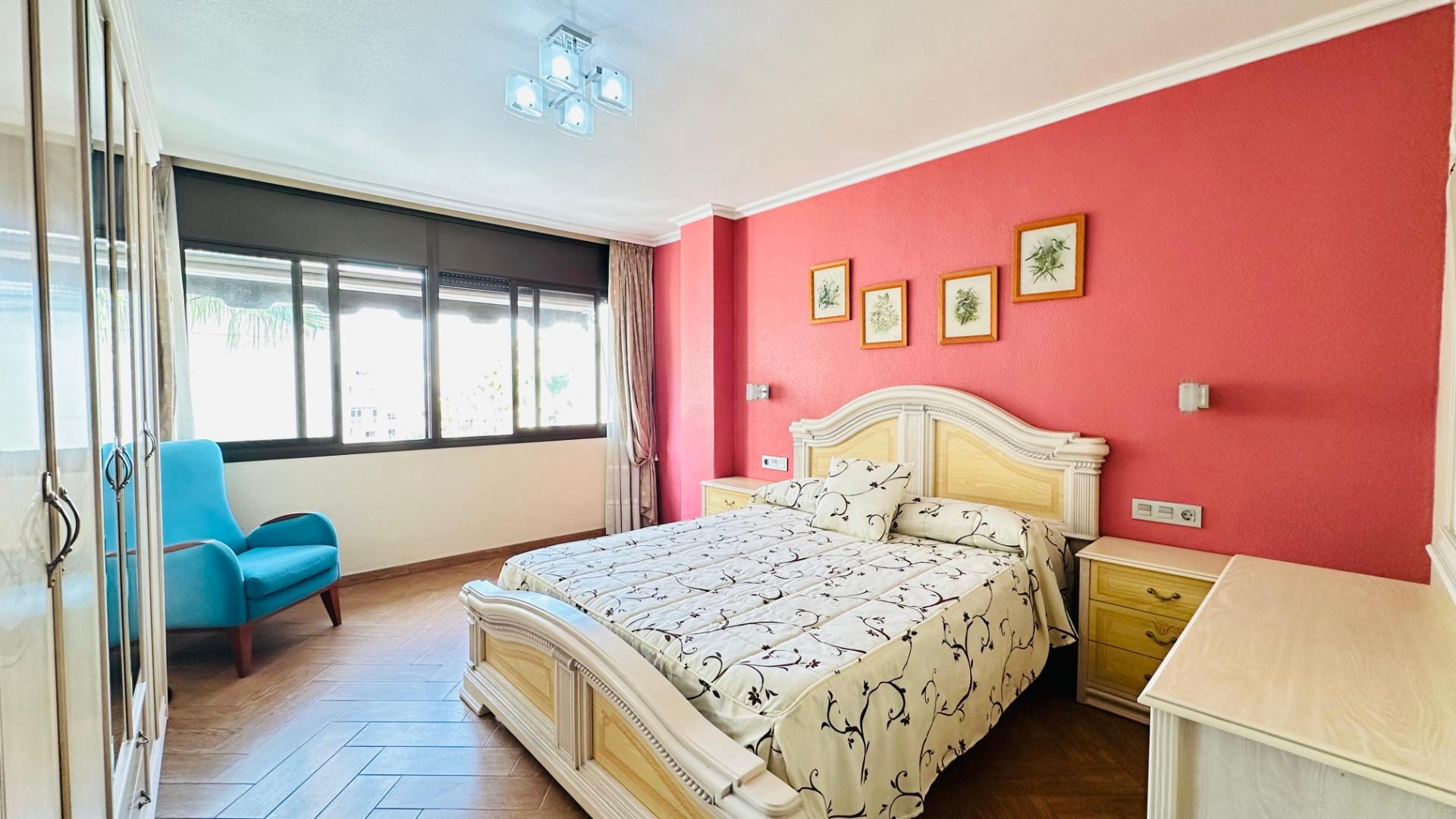 For sale - 3 Bedroom 2 Bathroom Apartment in Torrevieja - Centro  - Alicante
