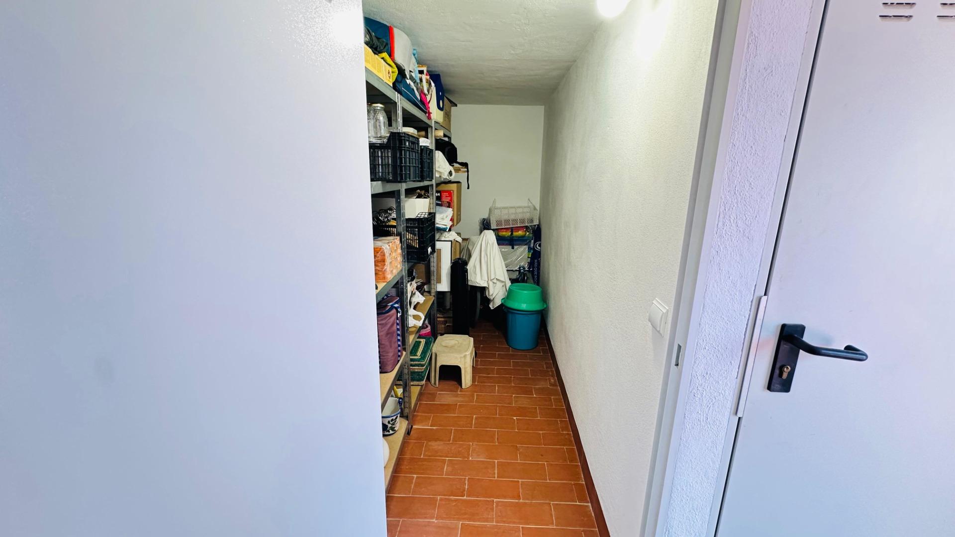 For sale - 3 Bedroom 2 Bathroom Apartment in Torrevieja - Centro  - Alicante