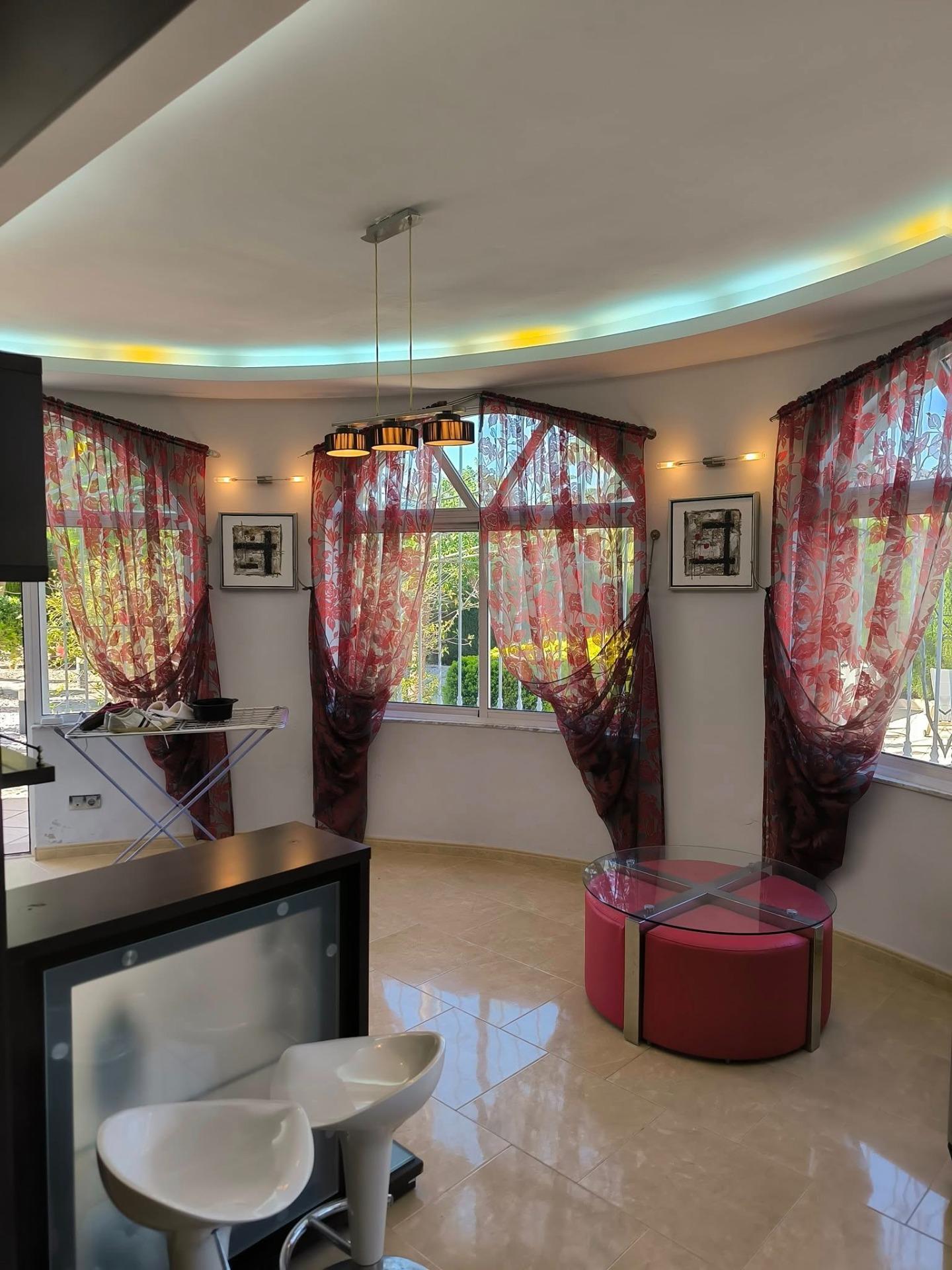 For sale - 5 Bedroom 2 Bathroom Villa in Torrevieja - La Siesta  - Alicante