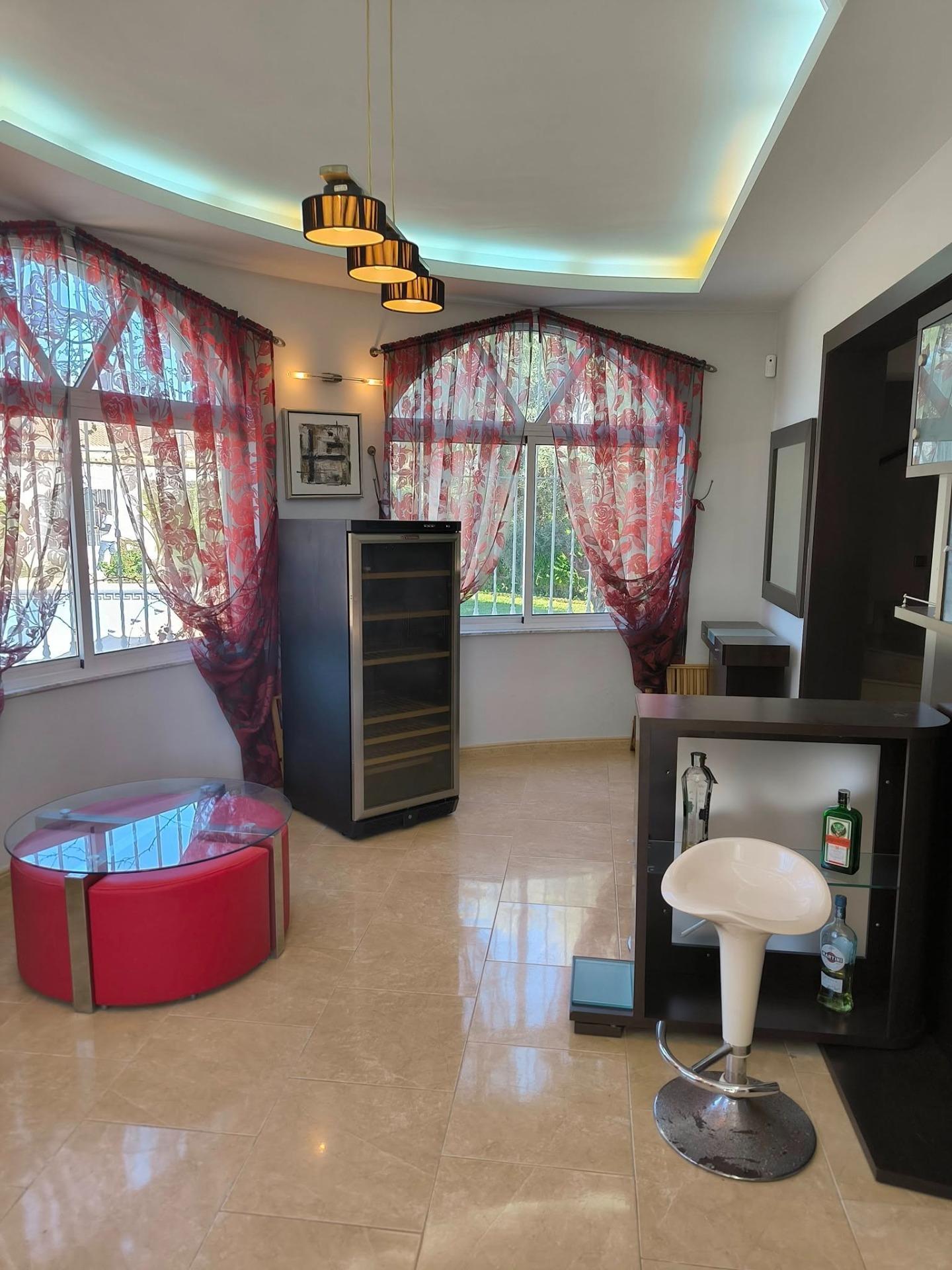 For sale - 5 Bedroom 2 Bathroom Villa in Torrevieja - La Siesta  - Alicante