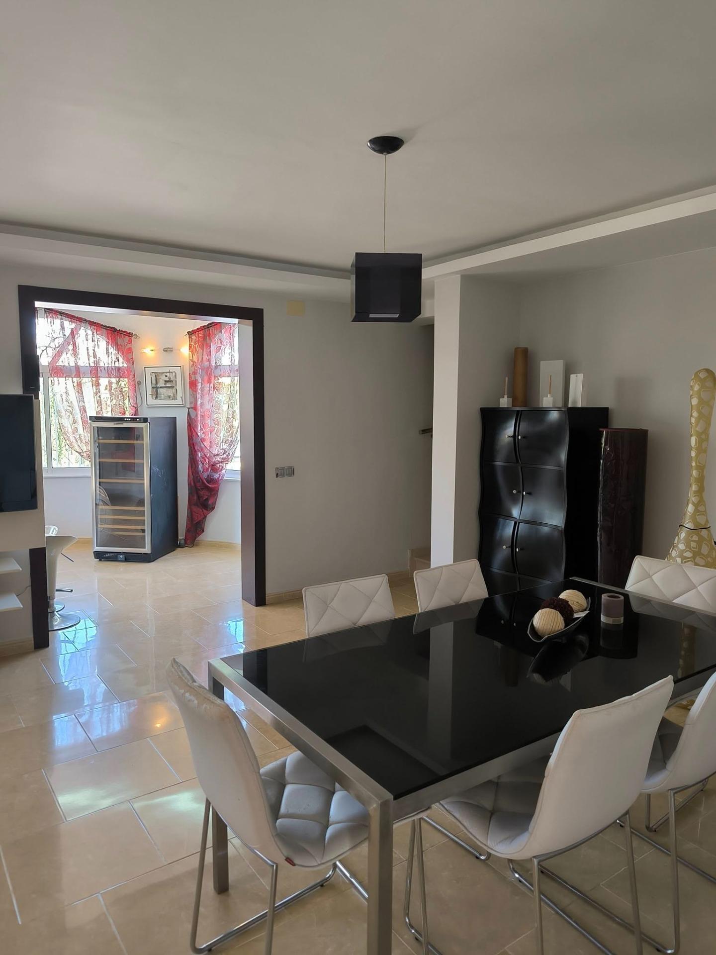For sale - 5 Bedroom 2 Bathroom Villa in Torrevieja - La Siesta  - Alicante