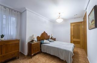 For sale - 4 Bedroom 2 Bathroom Apartment in Torrevieja - Playa Del Cura  - Alicante