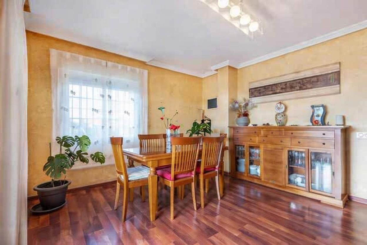 For sale - 4 Bedroom 2 Bathroom Villa in Torrevieja - aguas nuevas  - Alicante