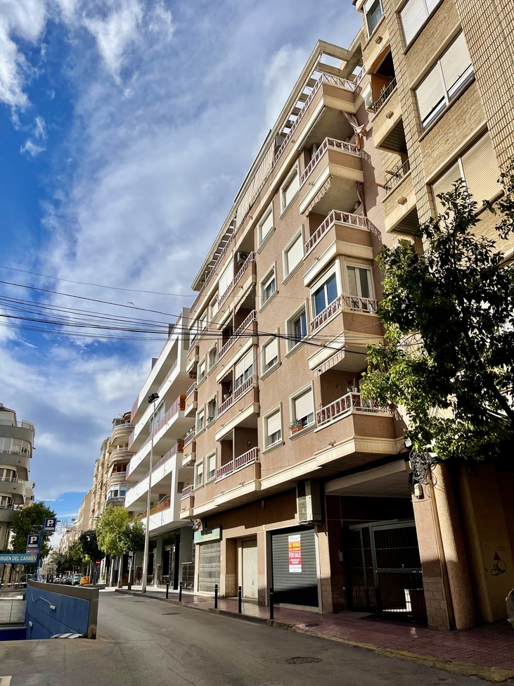 For sale - 3 Bedroom 2 Bathroom Penthouse in Torrevieja - Playa de cura  - Alicante