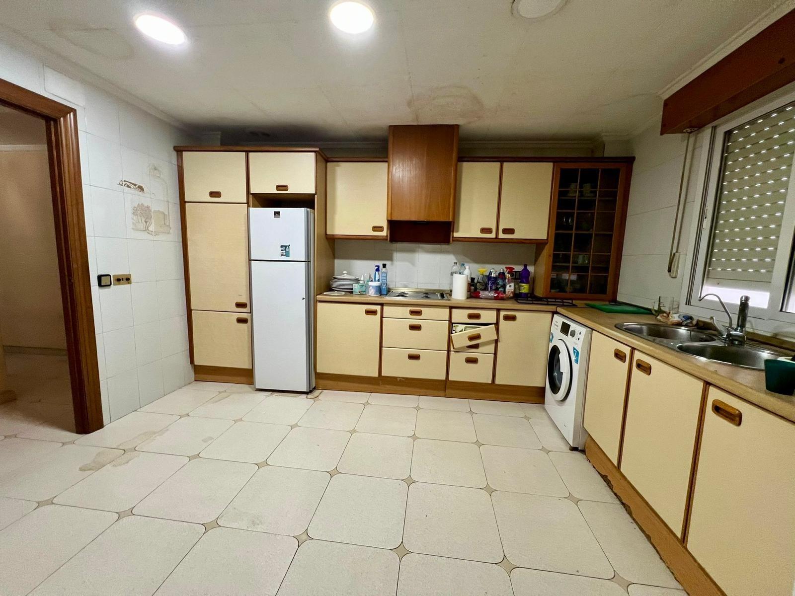 For sale - 4 Bedroom 2 Bathroom Apartment in Torrevieja - Centro  - Alicante
