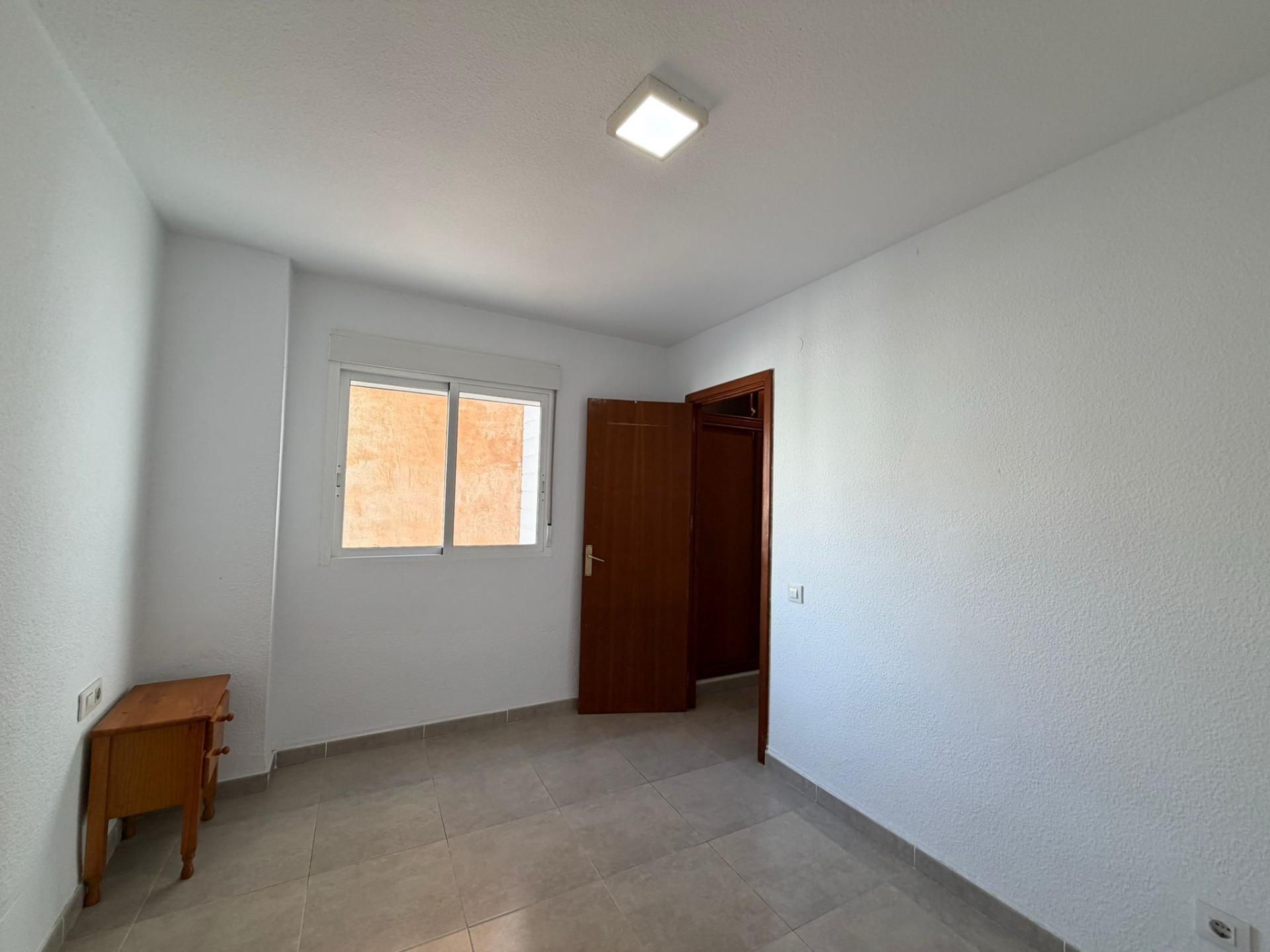 For sale - 4 Bedroom 2 Bathroom Apartment in Torrevieja - Playa De Los Locos  - Alicante