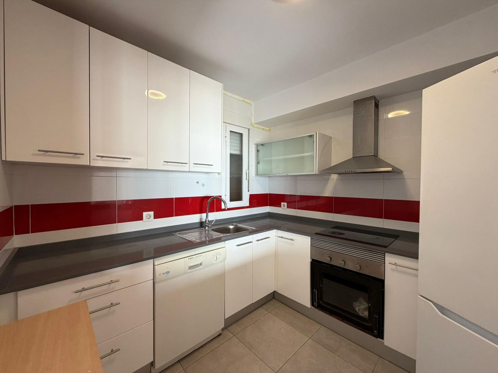 For sale - 4 Bedroom 2 Bathroom Apartment in Torrevieja - Playa De Los Locos  - Alicante