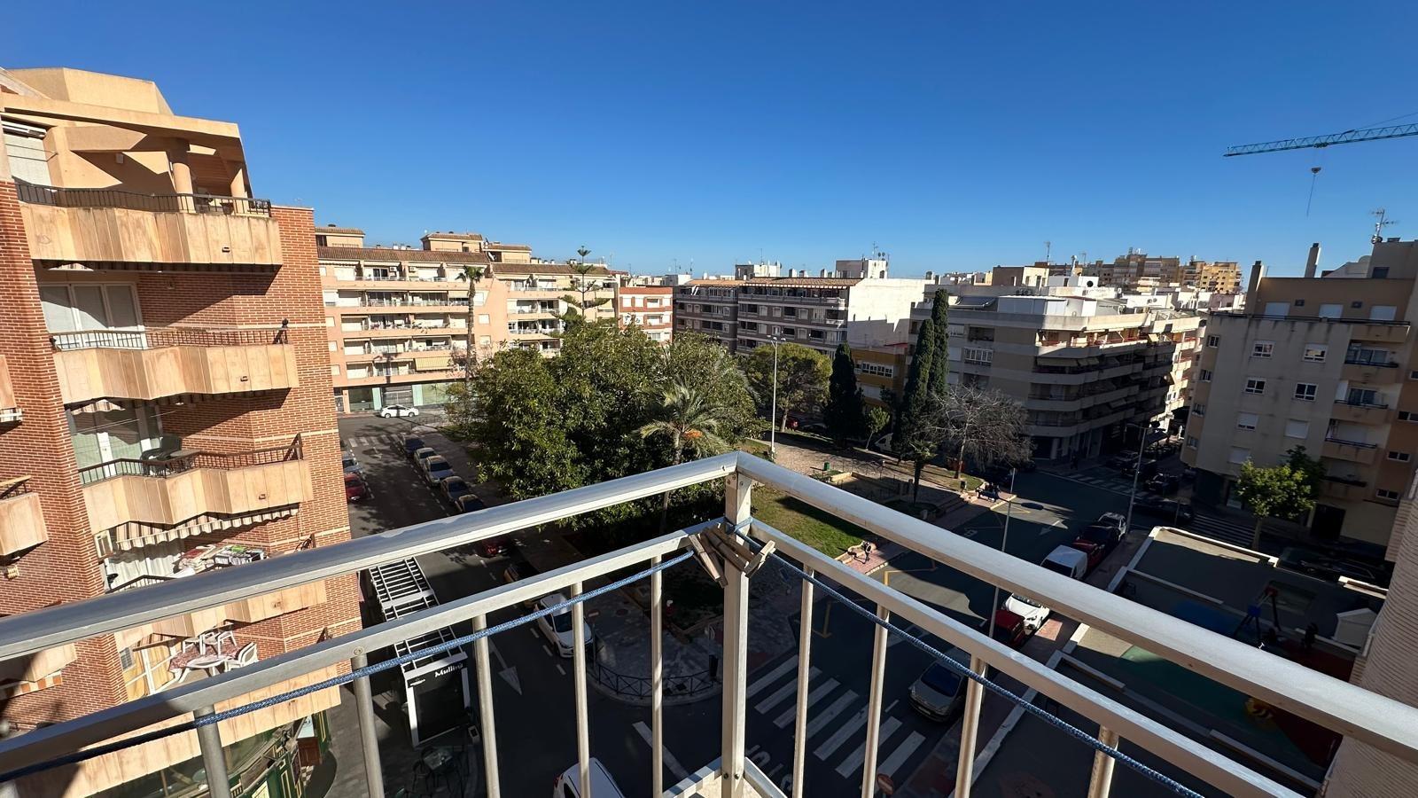For sale - 3 Bedroom 1 Bathroom Apartment in Torrevieja - Estacion De Autobuses  - Alicante