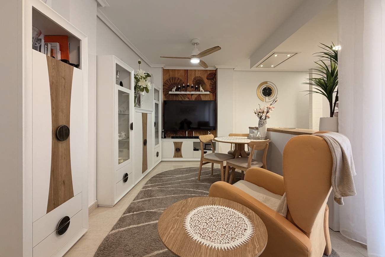 For sale - 3 Bedroom 2 Bathroom Apartment in Torrevieja - Costa Blanca  - Alicante