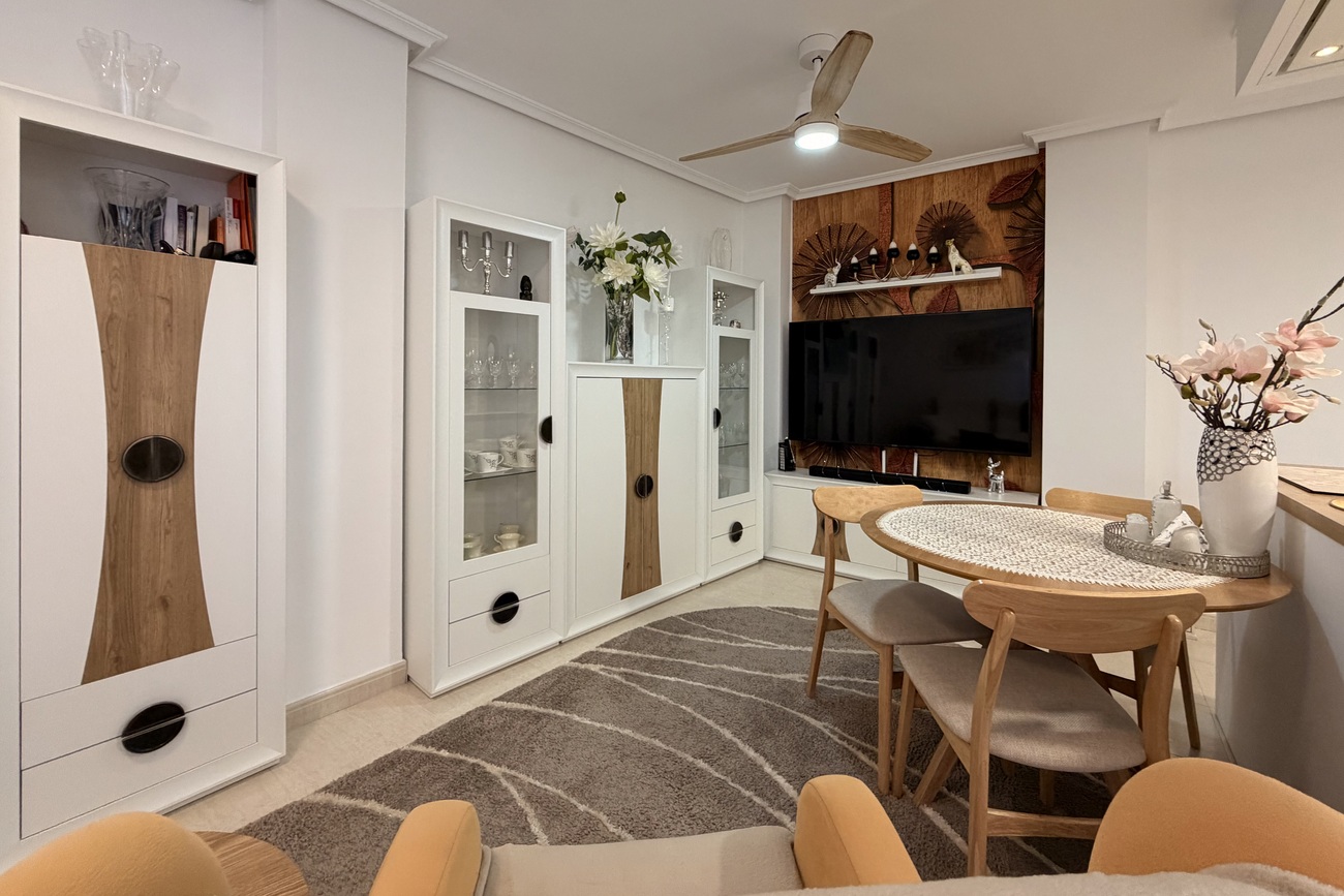 For sale - 3 Bedroom 2 Bathroom Apartment in Torrevieja - Costa Blanca  - Alicante