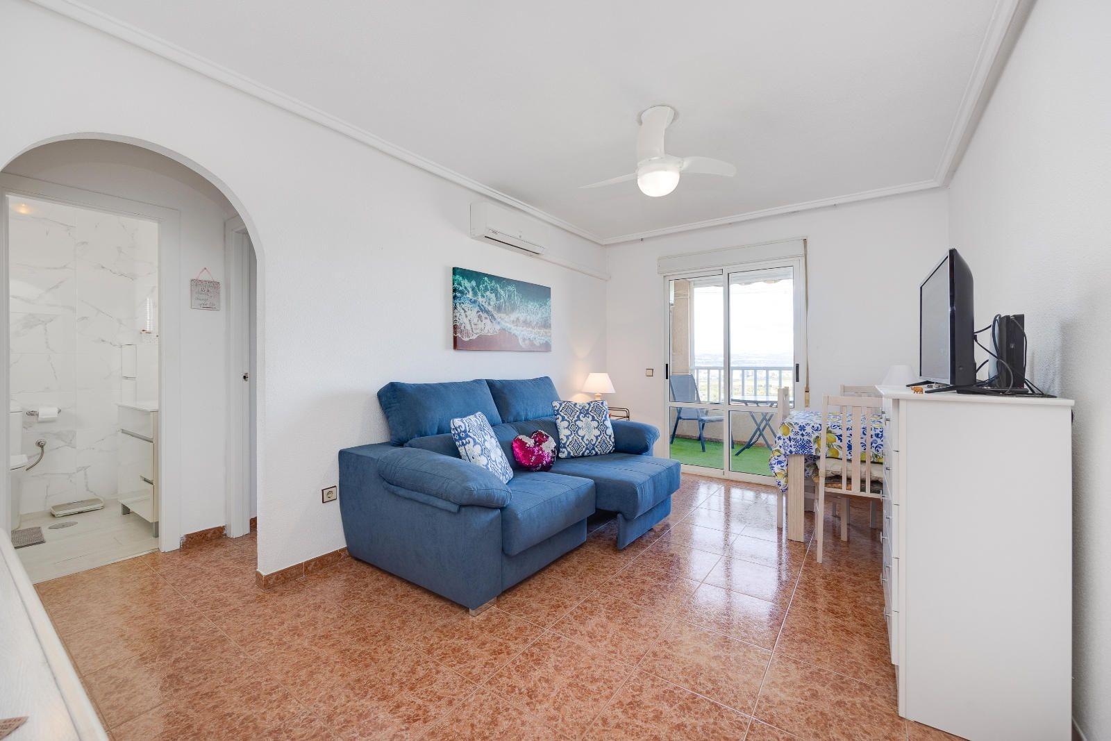 For sale - 2 Bedroom 1 Bathroom Penthouse in Torrevieja - Centro  - Alicante