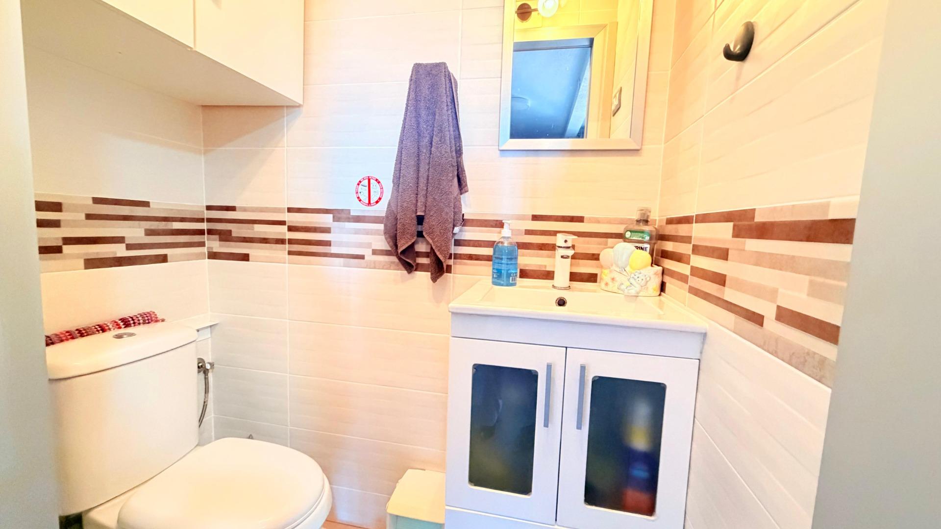 For sale - 2 Bedroom 1 Bathroom Apartment in Torrevieja - Playa De Los Naufragos  - Alicante