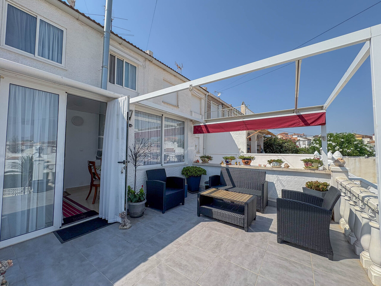 For sale - 3 Bedroom 2 Bathroom Town House in Torrevieja - Costa Blanca  - Alicante