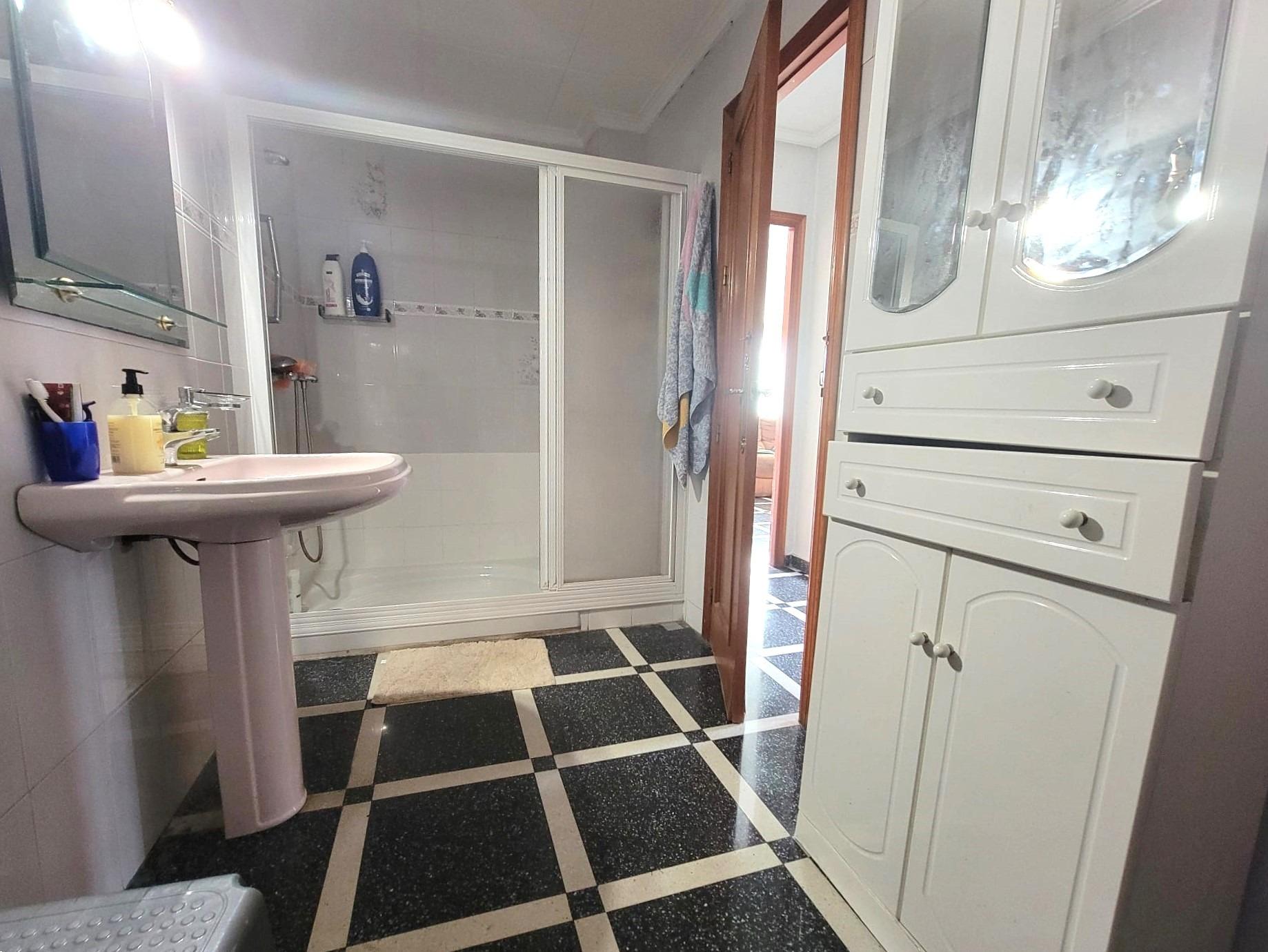 For sale - 2 Bedroom 2 Bathroom Apartment in Torrevieja - Centro  - Alicante
