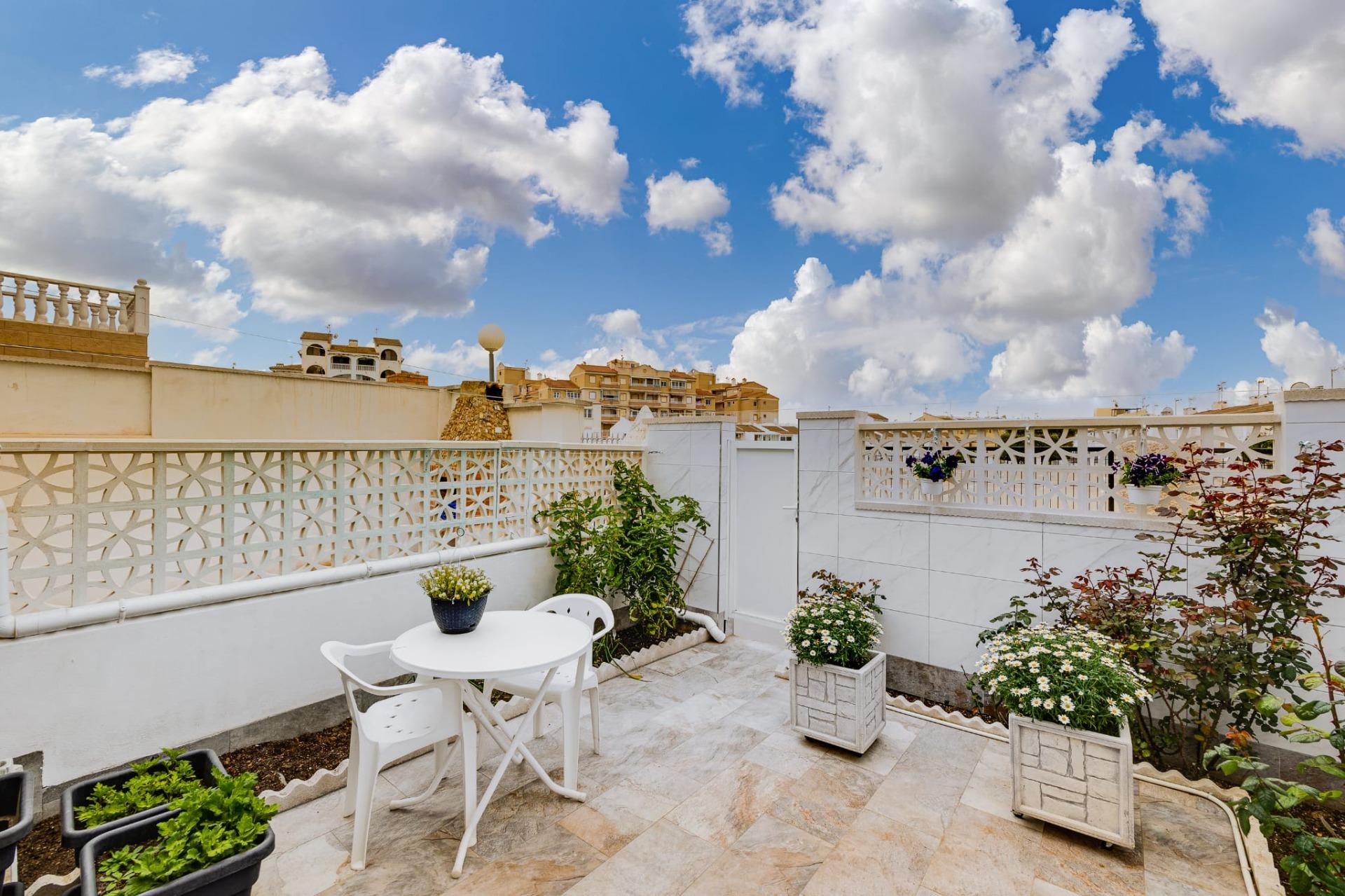 For sale - 3 Bedroom 1 Bathroom Town House in Torrevieja - Calas Blanca  - Alicante