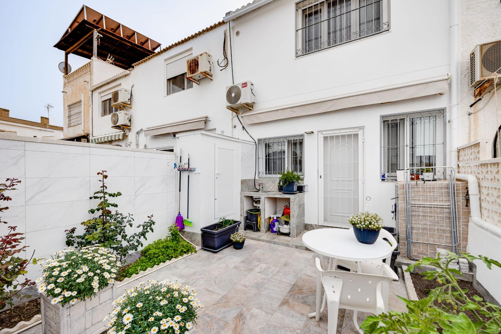 For sale - 3 Bedroom 1 Bathroom Town House in Torrevieja - Calas Blanca  - Alicante