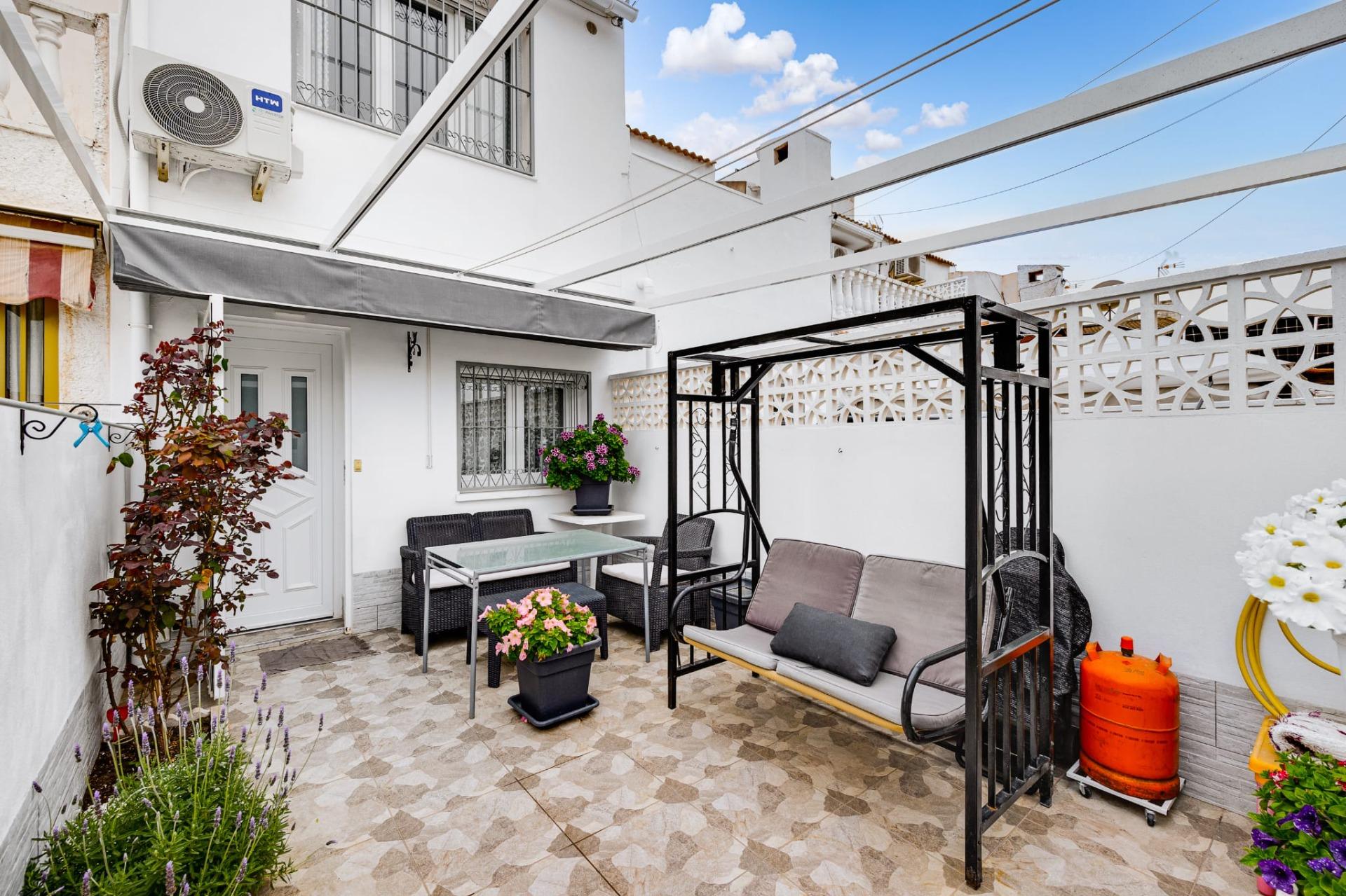 For sale - 3 Bedroom 1 Bathroom Town House in Torrevieja - Calas Blanca  - Alicante