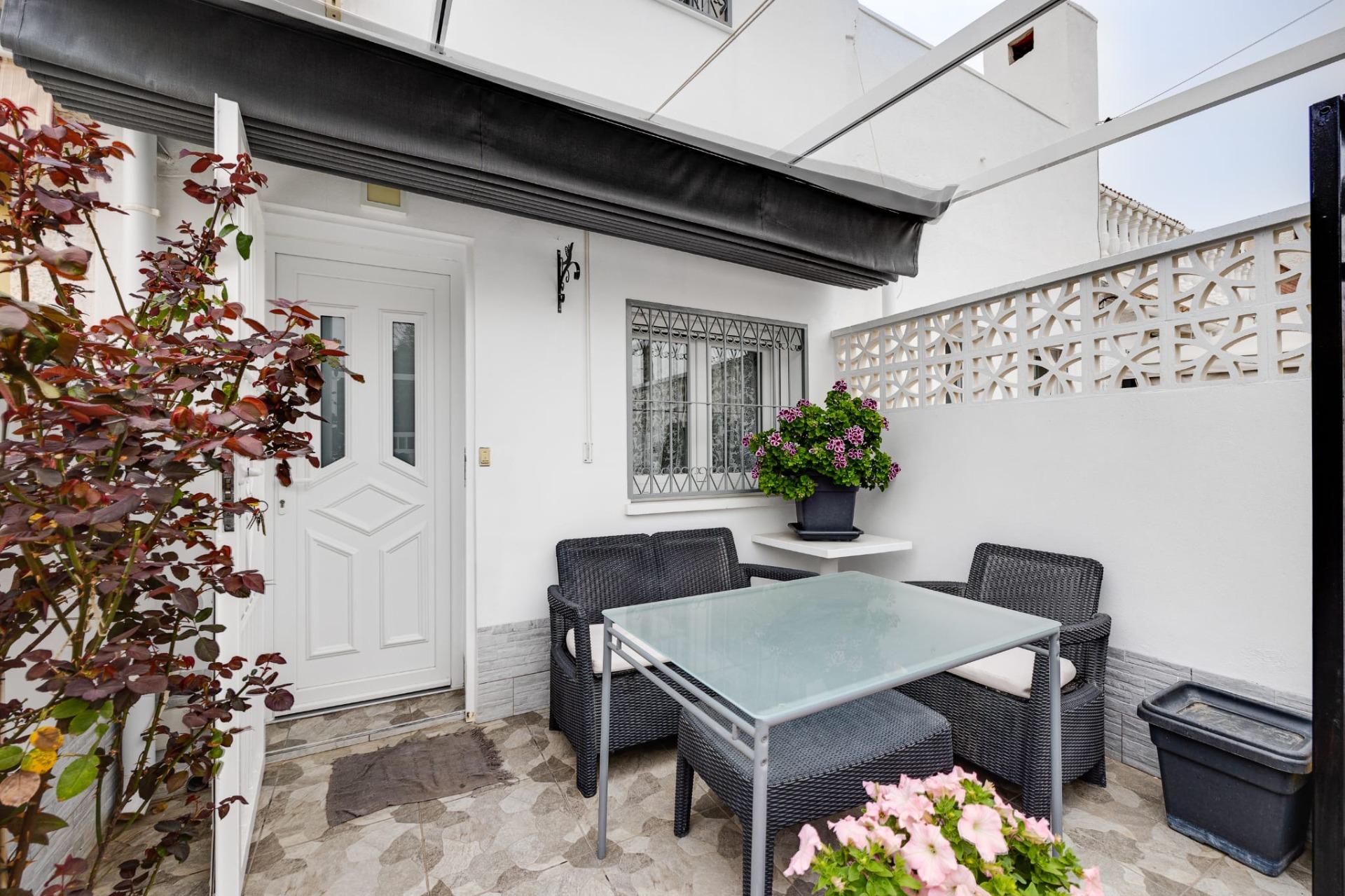For sale - 3 Bedroom 1 Bathroom Town House in Torrevieja - Calas Blanca  - Alicante
