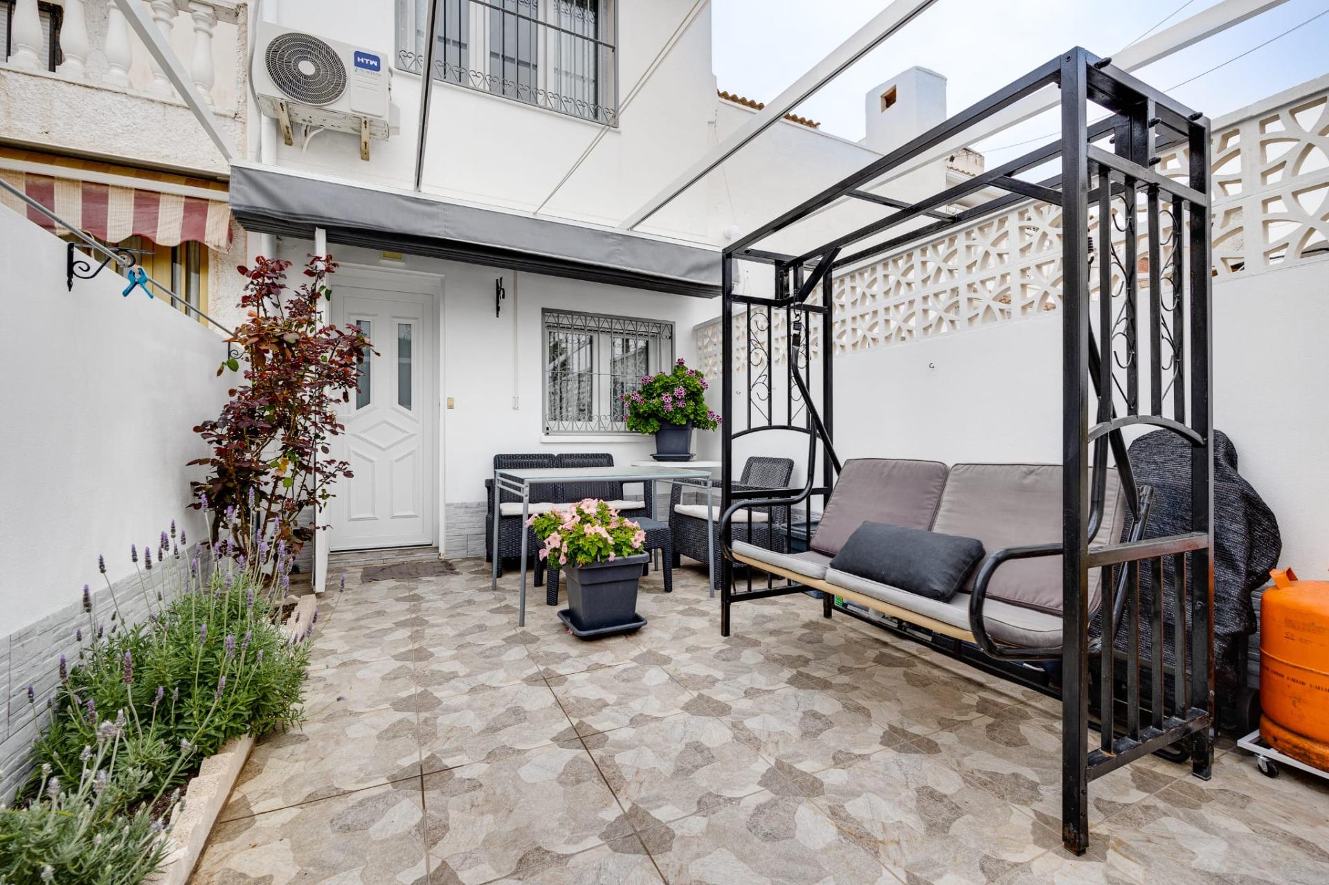 For sale - 3 Bedroom 1 Bathroom Town House in Torrevieja - Calas Blanca  - Alicante