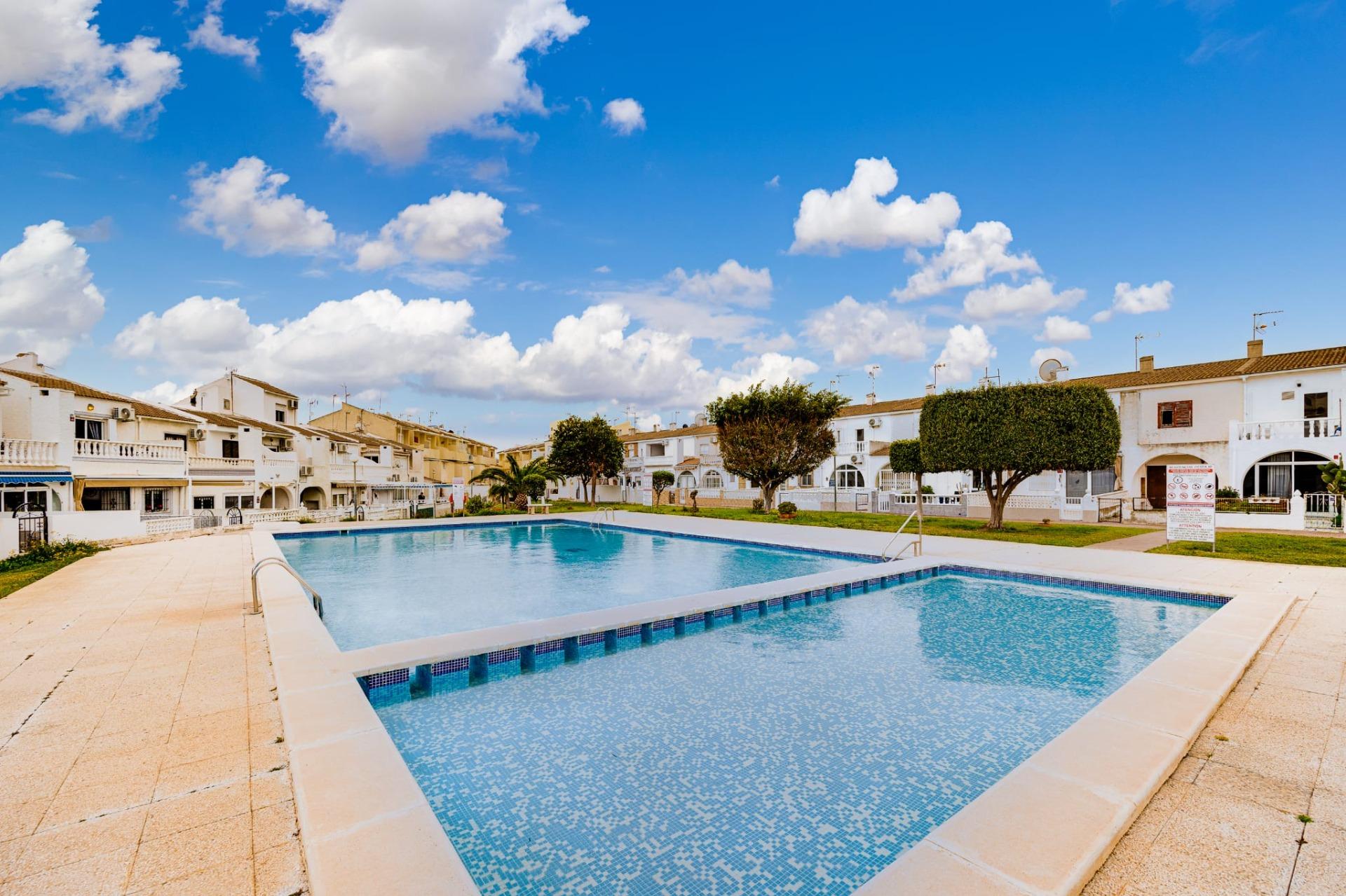 For sale - 3 Bedroom 1 Bathroom Town House in Torrevieja - Calas Blanca  - Alicante
