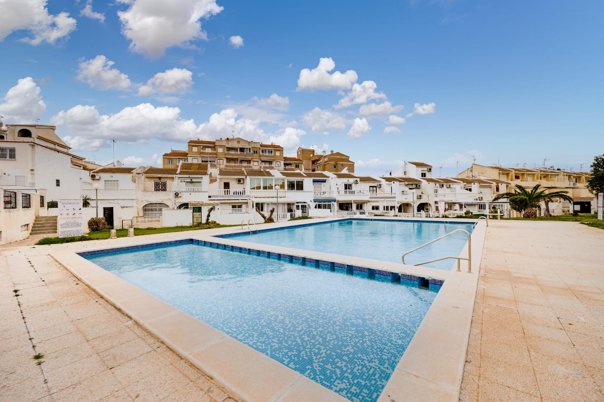 For sale - 3 Bedroom 1 Bathroom Town House in Torrevieja - Calas Blanca  - Alicante