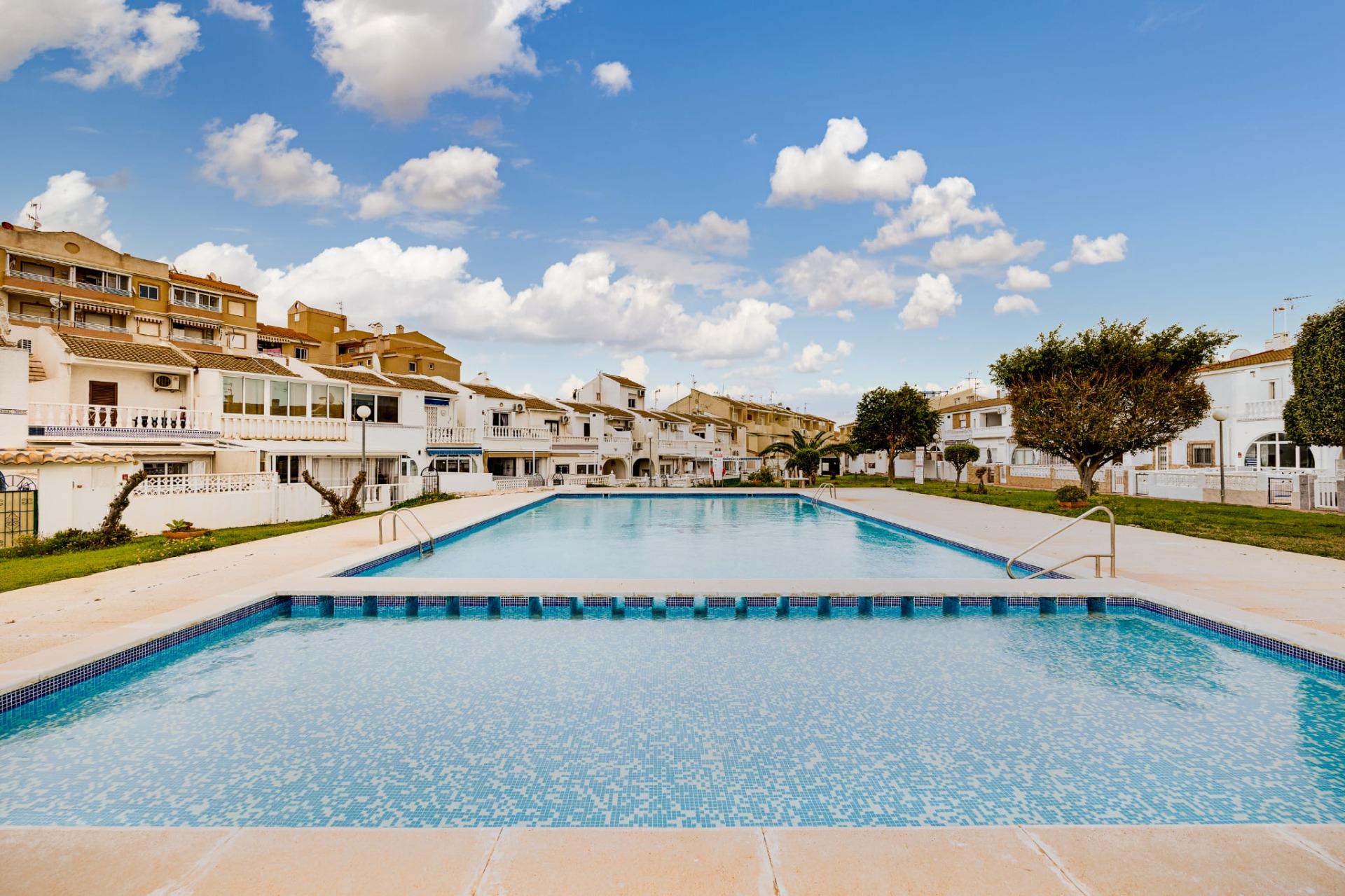For sale - 3 Bedroom 1 Bathroom Town House in Torrevieja - Calas Blanca  - Alicante