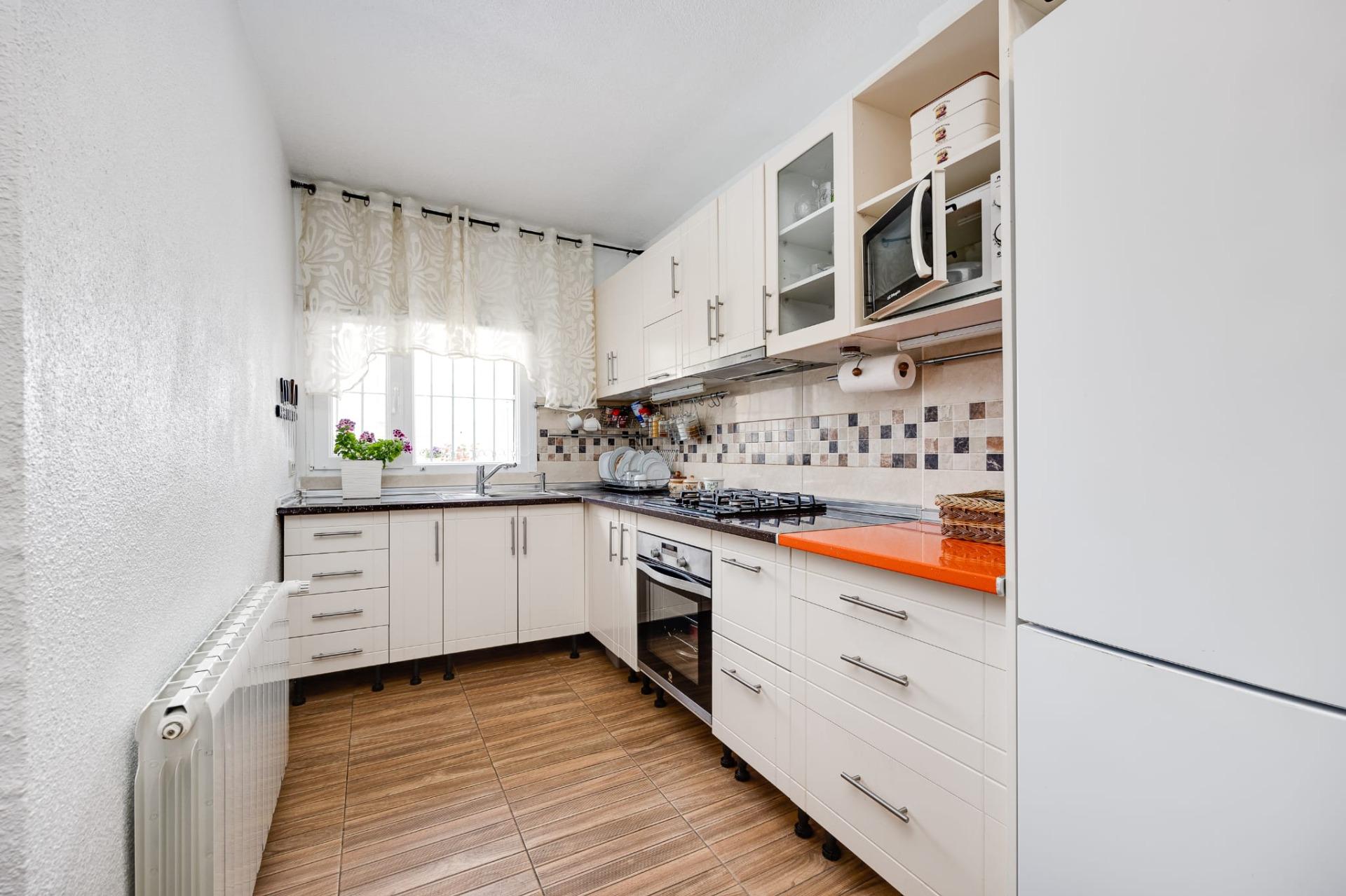 For sale - 3 Bedroom 1 Bathroom Town House in Torrevieja - Calas Blanca  - Alicante