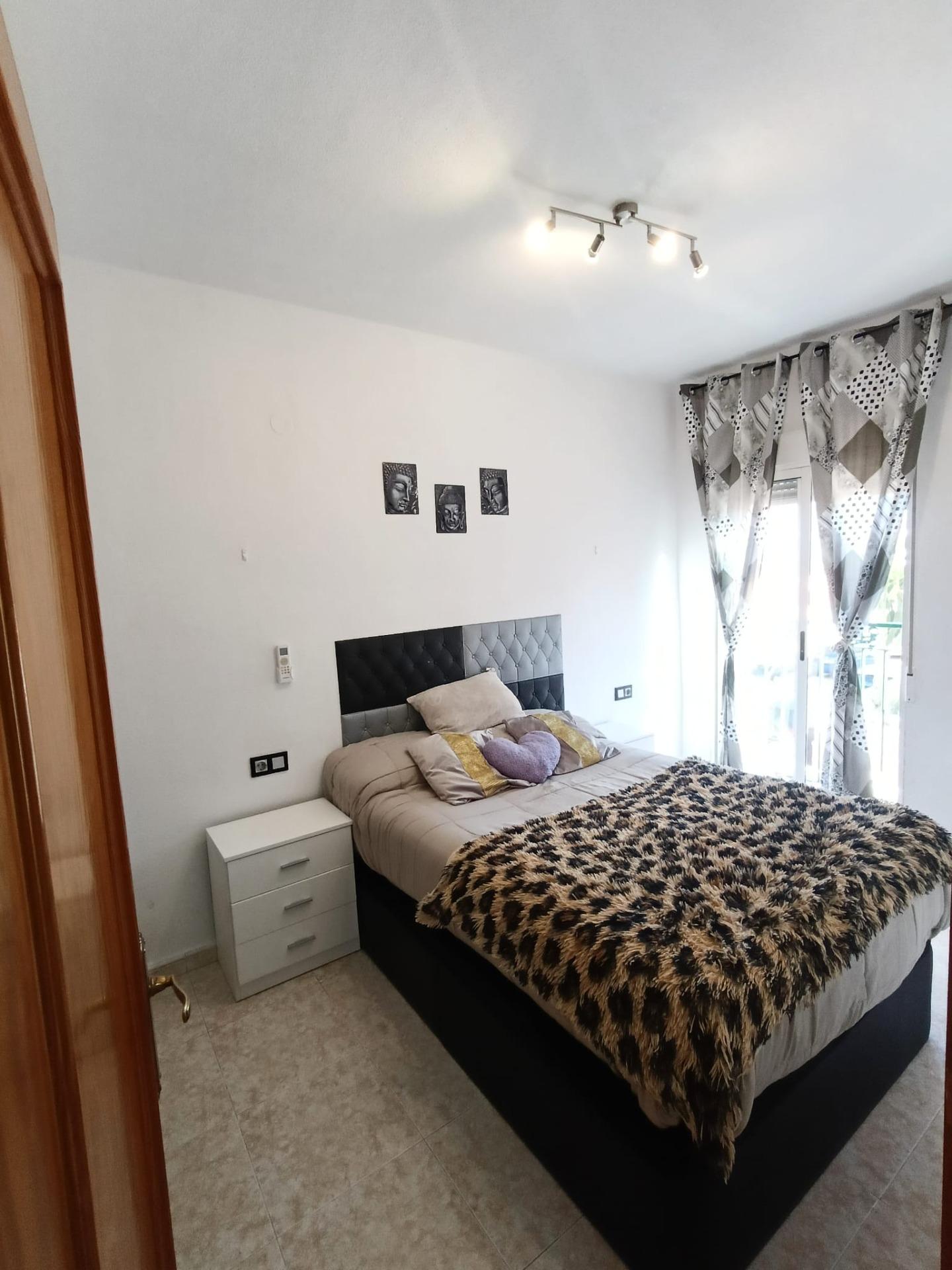 For sale - 4 Bedroom 1 Bathroom Town House in Torrevieja - Torretas  - Alicante