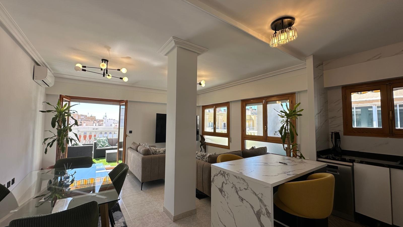For sale - 2 Bedroom 1 Bathroom Apartment in Torrevieja - Centro  - Alicante
