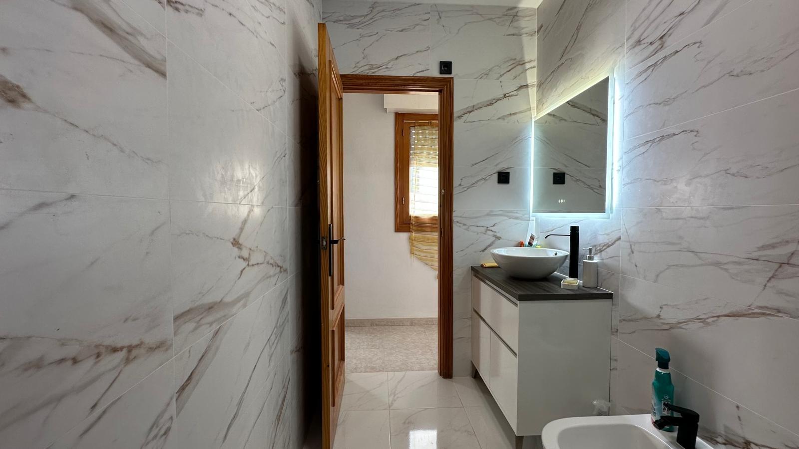 For sale - 2 Bedroom 1 Bathroom Apartment in Torrevieja - Centro  - Alicante